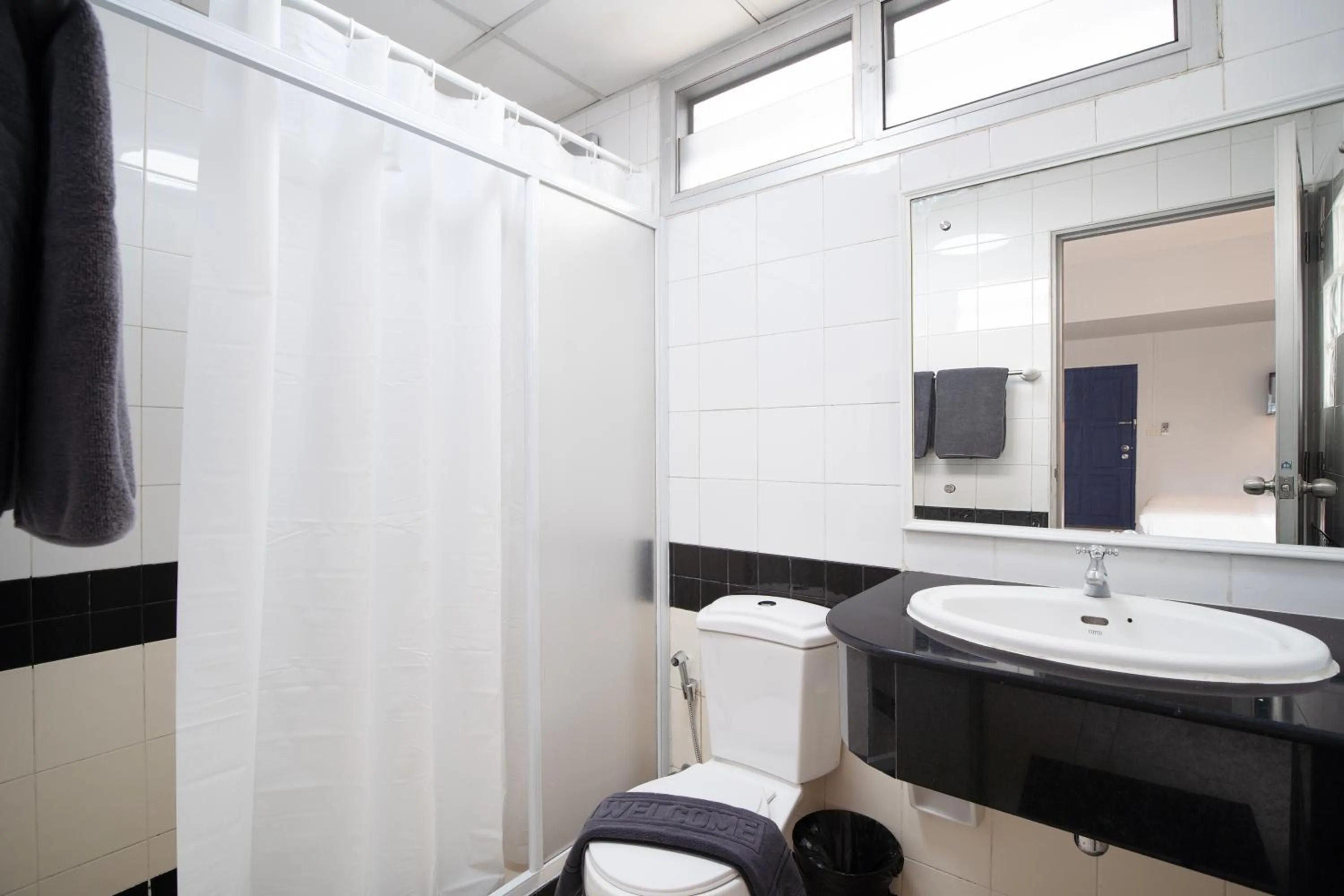 Shower in Capitel Rama 4