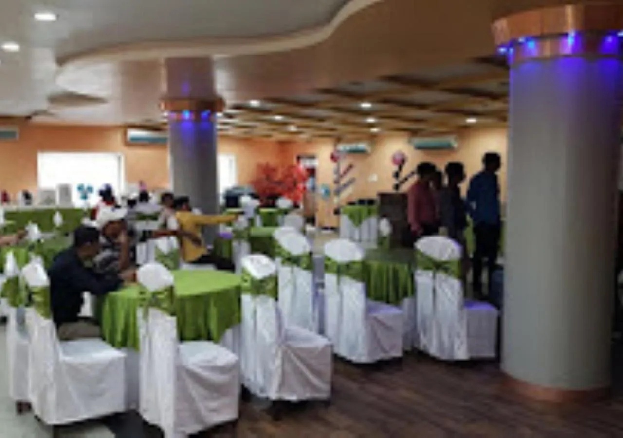 Restaurant/places to eat in Hotel R.K.Palace Jharkhand