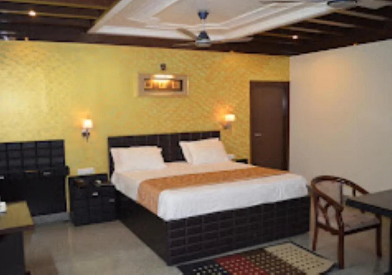 Living room, Bed in Hotel R.K.Palace Jharkhand