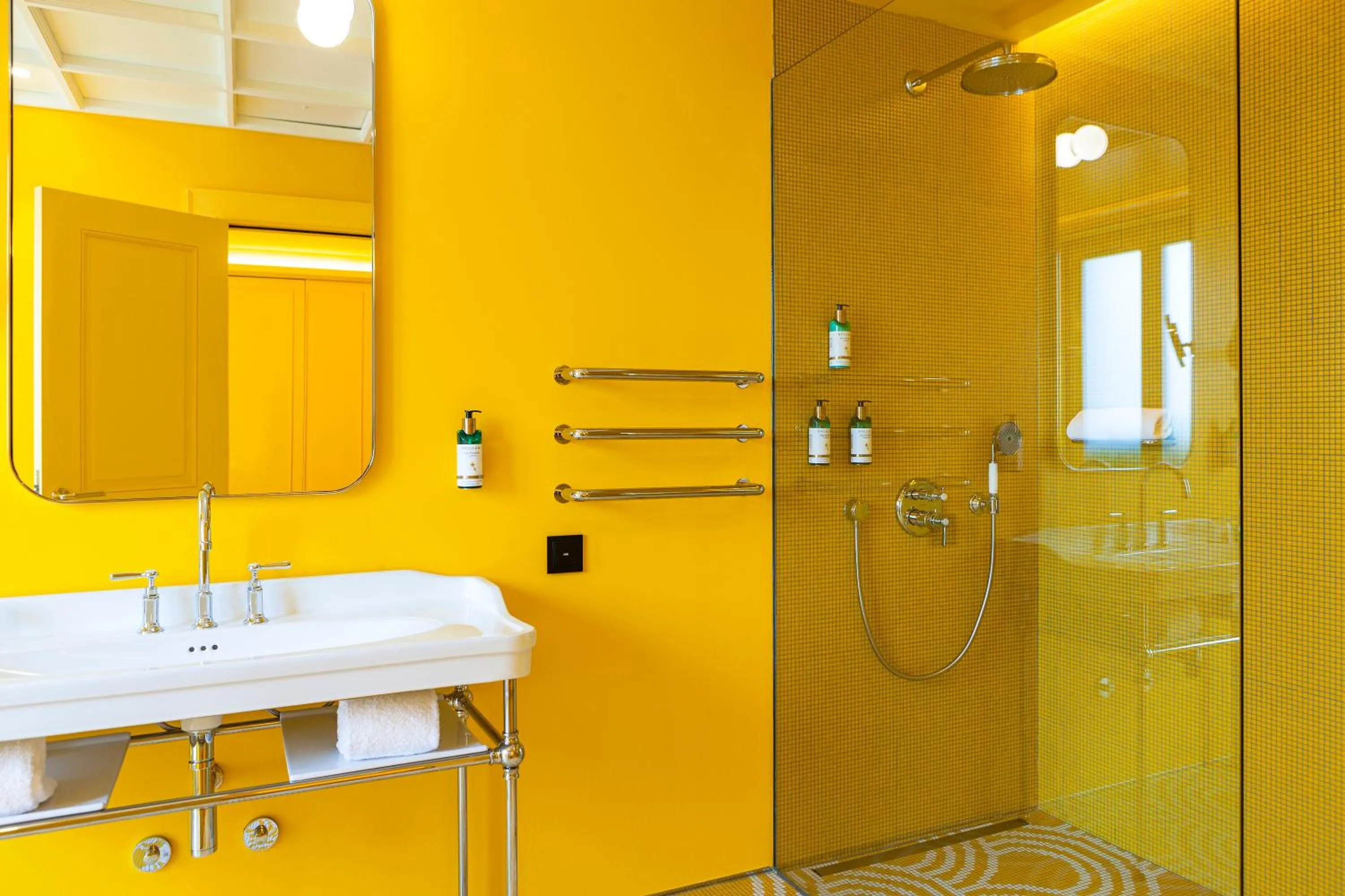 Shower in Art Legacy Hotel Baixa-Chiado