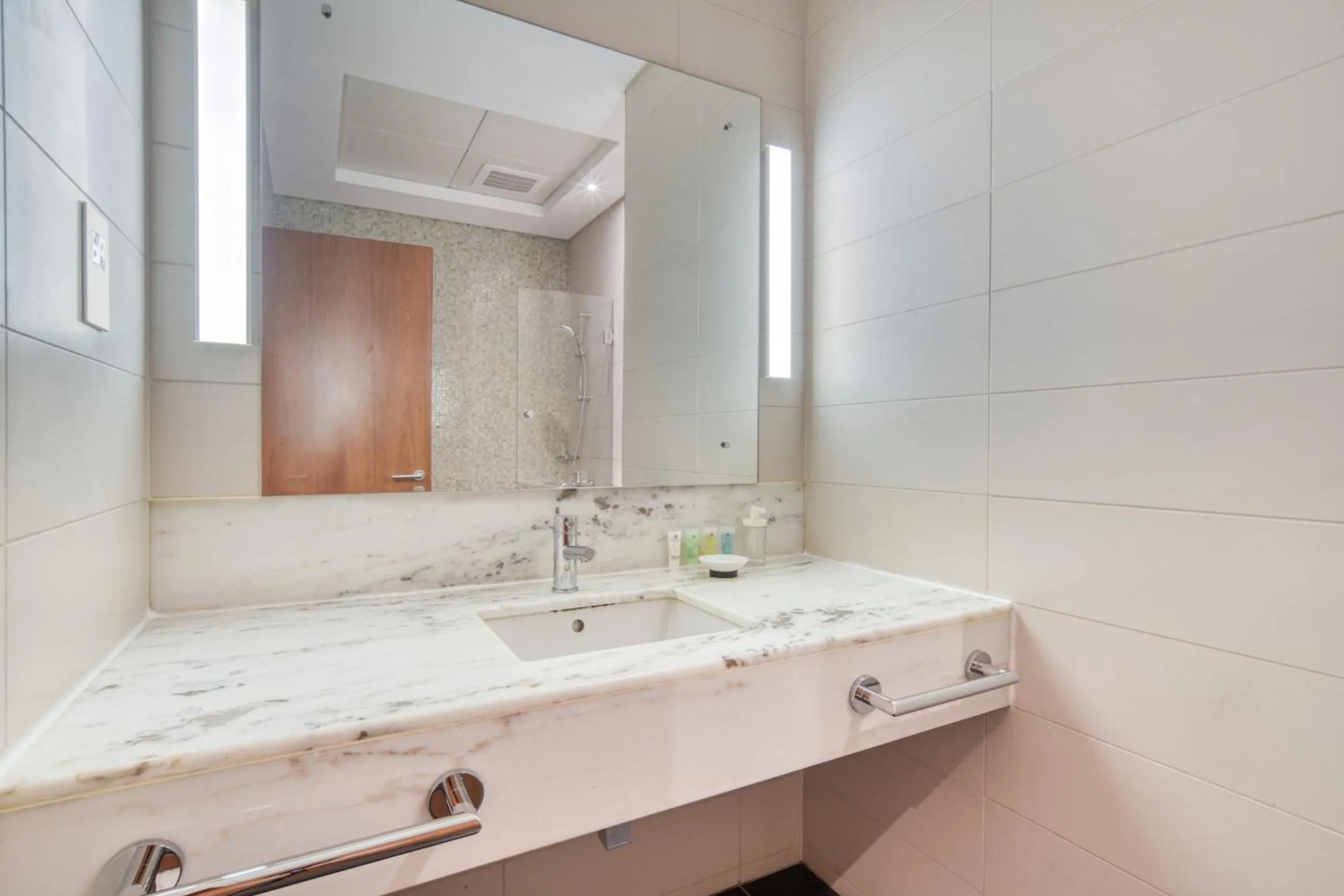 Central Park Towers, City View - DIFC - Mint Stay