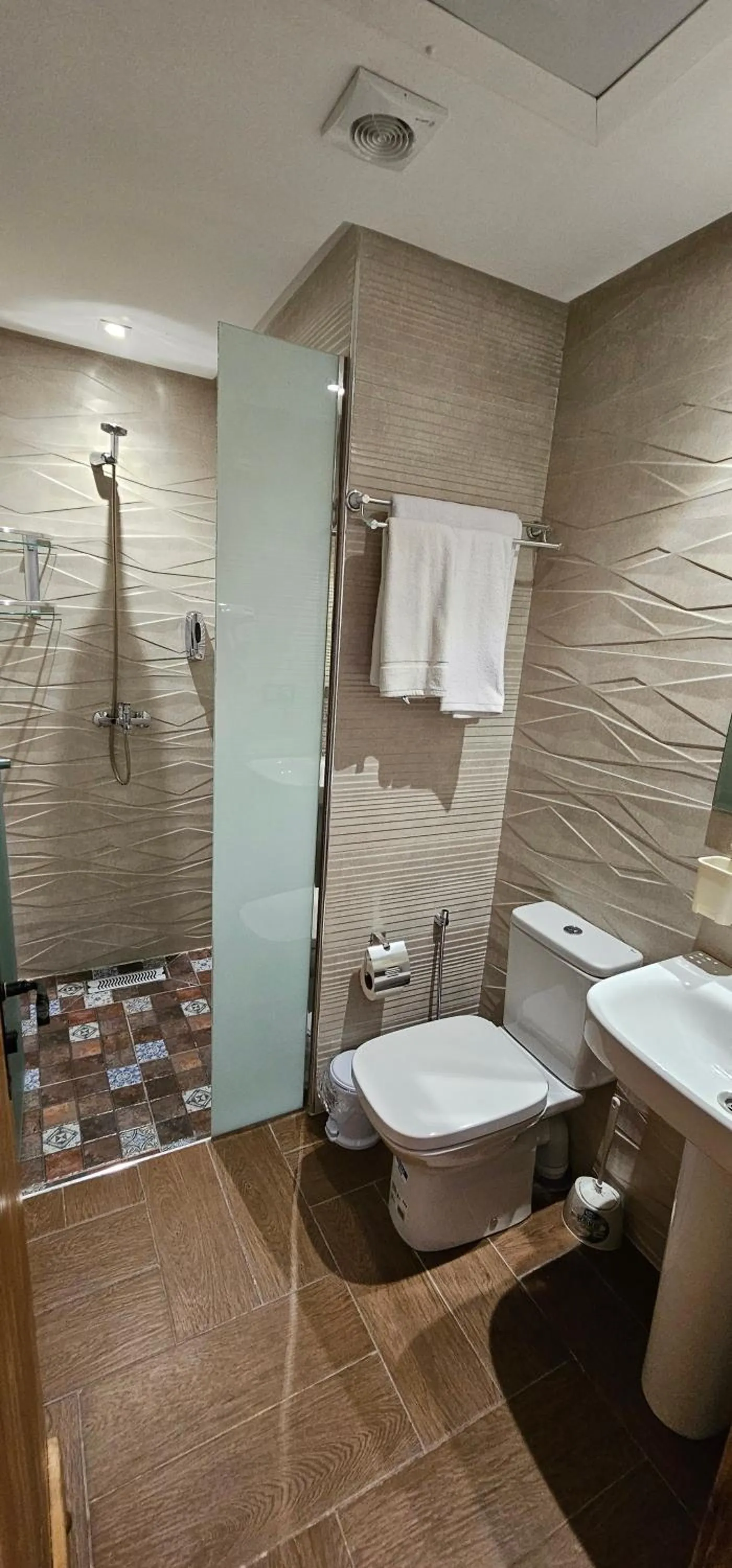 Shower in Aparthotel Dar Nowara Chaouen