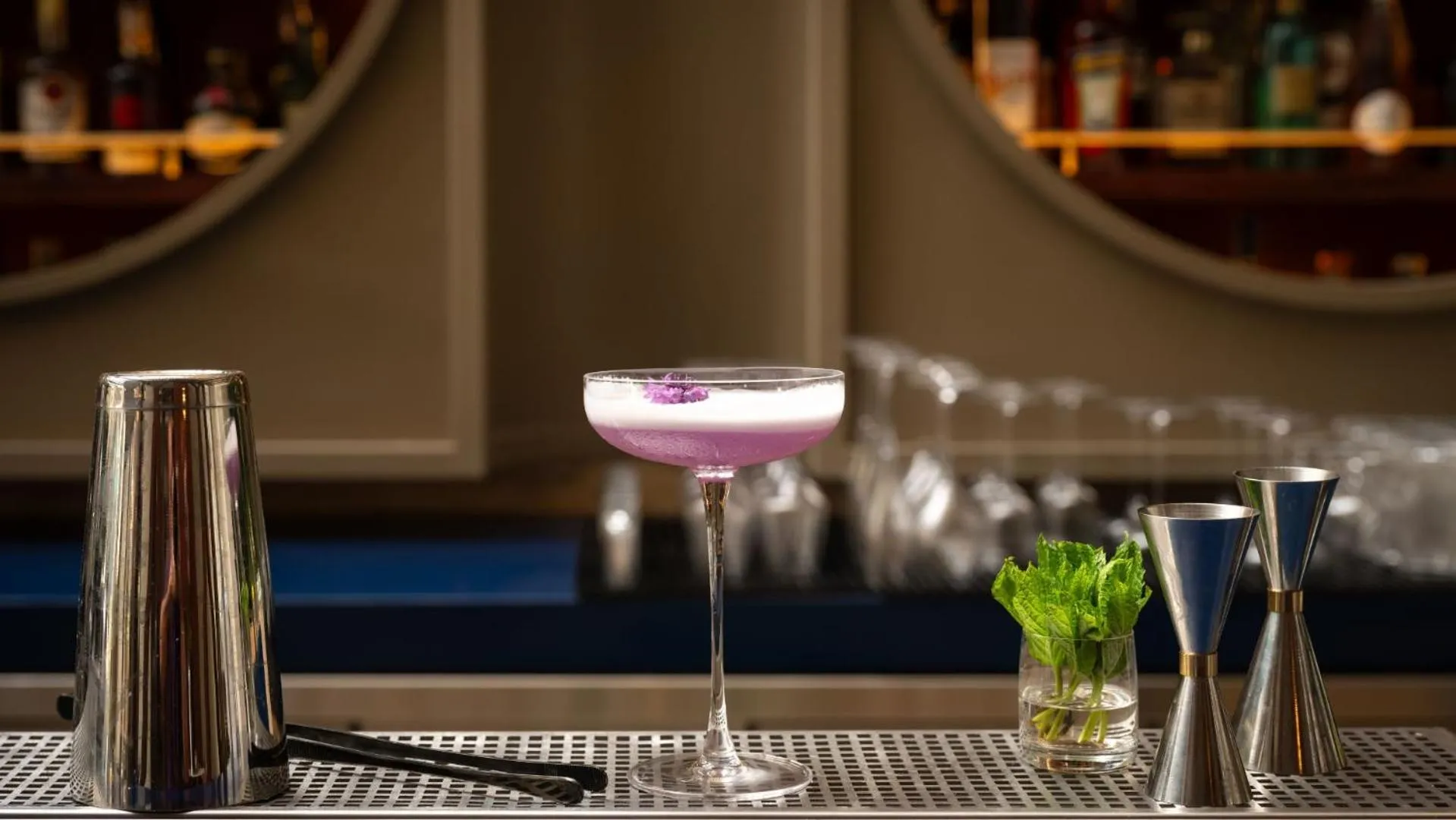 Food and drinks in Mitsis N'U Piraeus Port