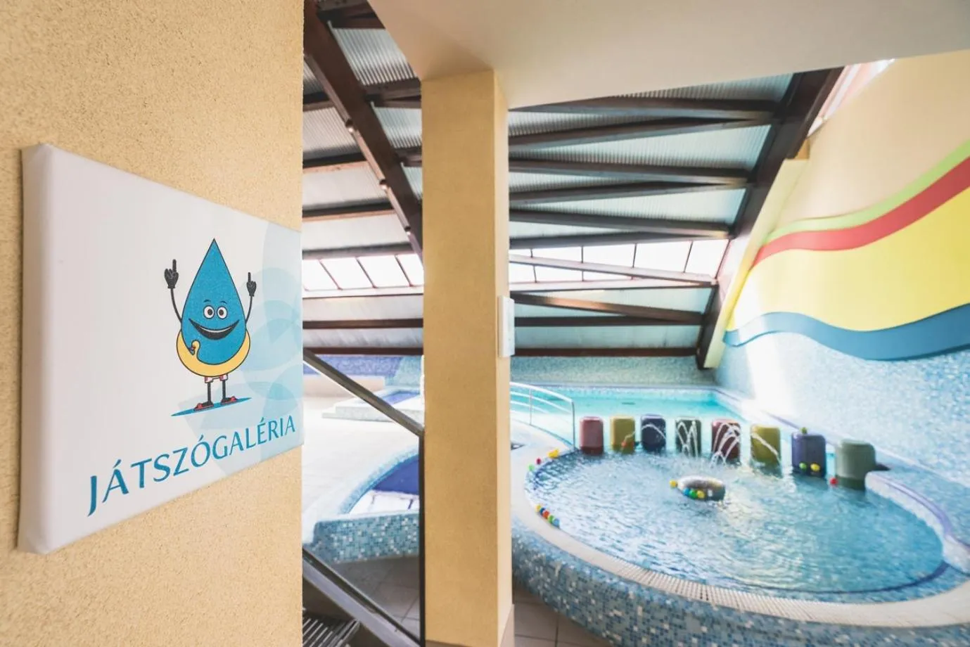 Swimming pool, Bed in Barack Thermal Hotel and Spa