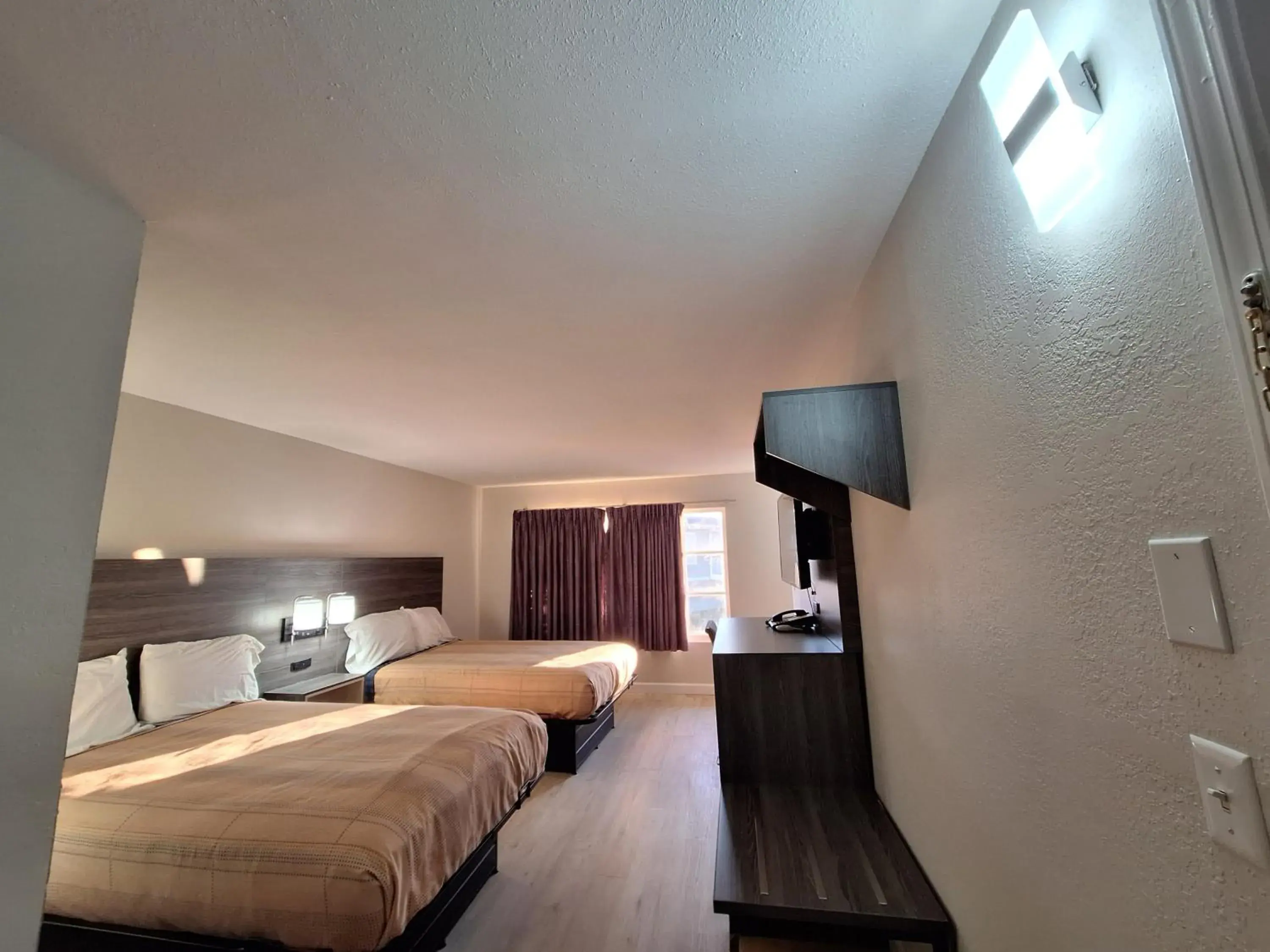 Bed in Budget Inn - Roxboro Bed in Budget Inn - Roxboro