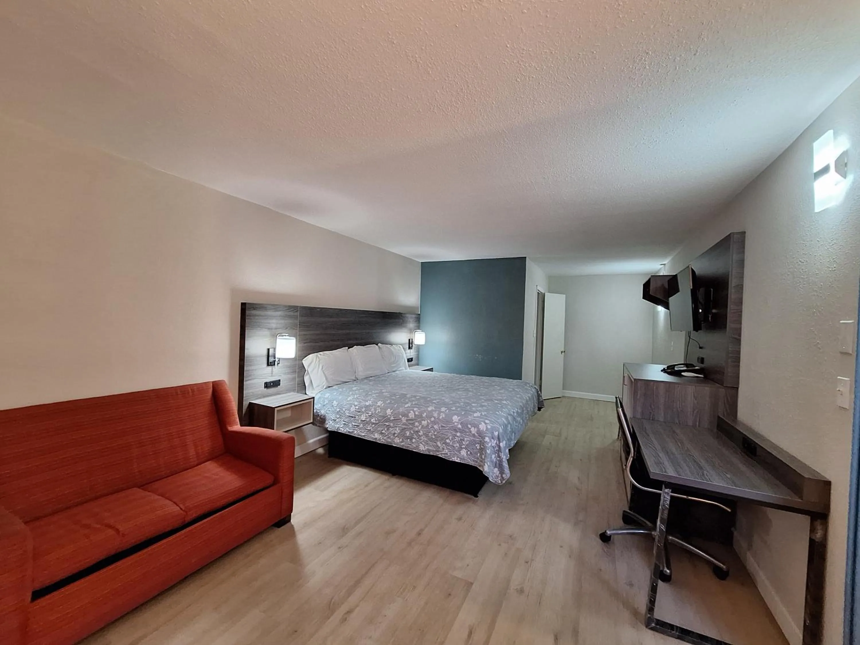 Bed in Budget Inn - Roxboro