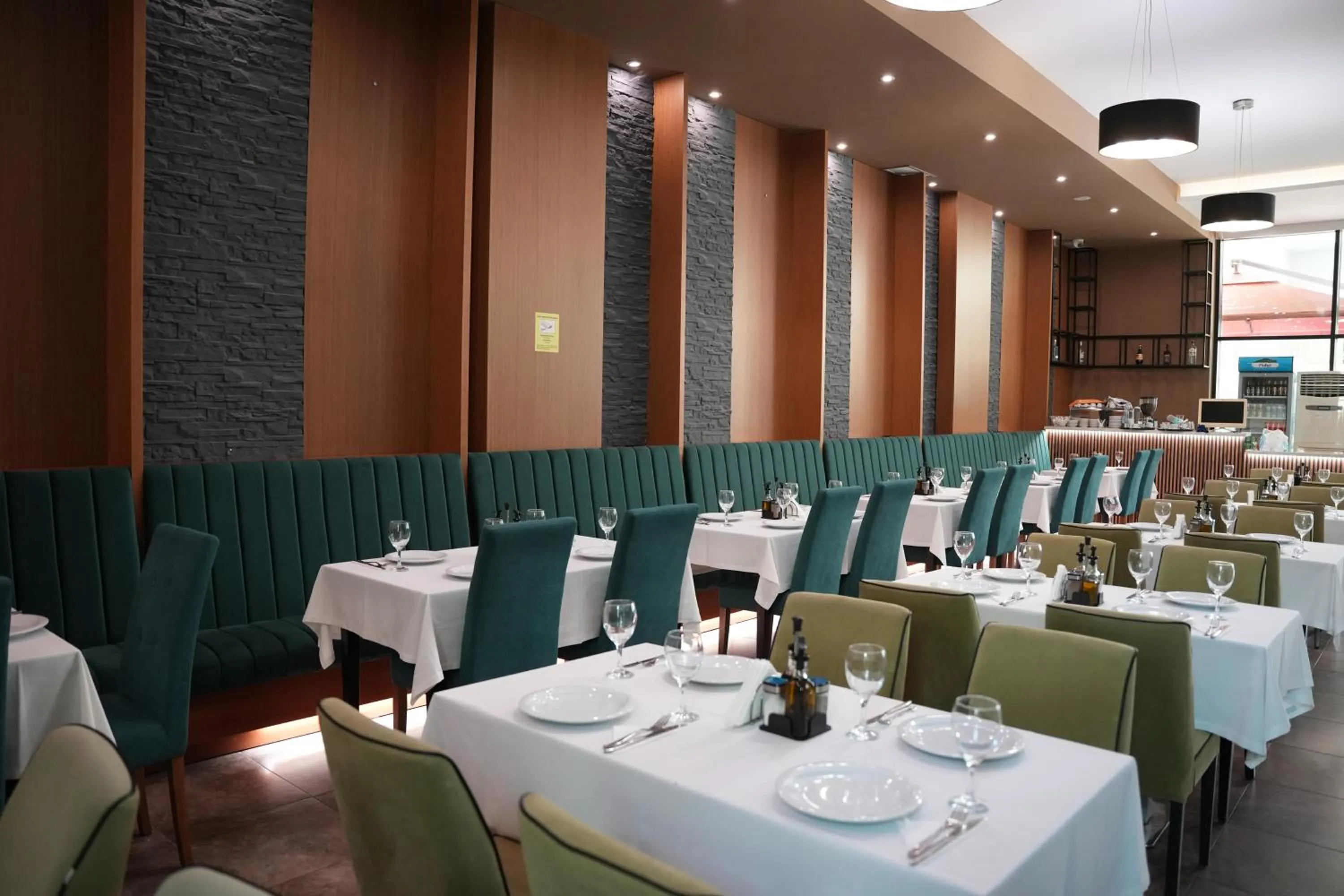 Restaurant/places to eat in Sun Hotel