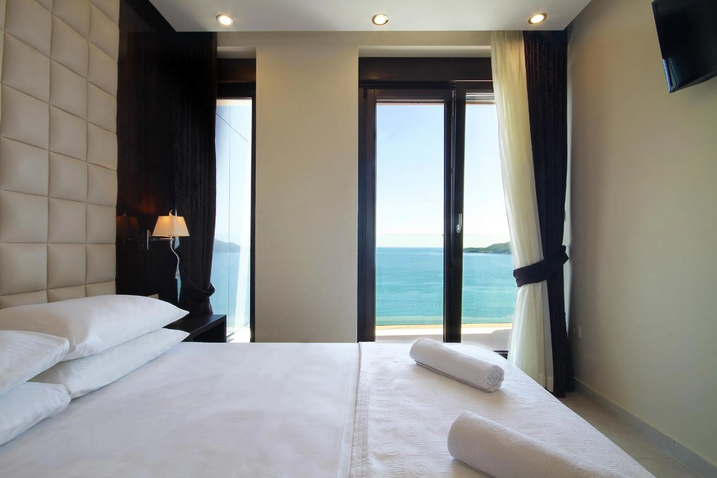 Photo of the whole room, Bed in Shine residence