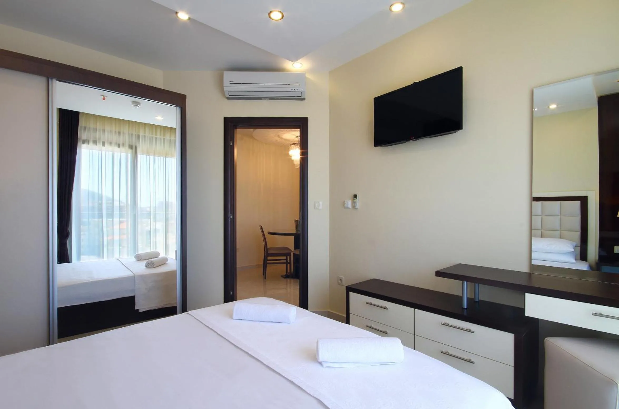 Photo of the whole room, Bed in Shine residence