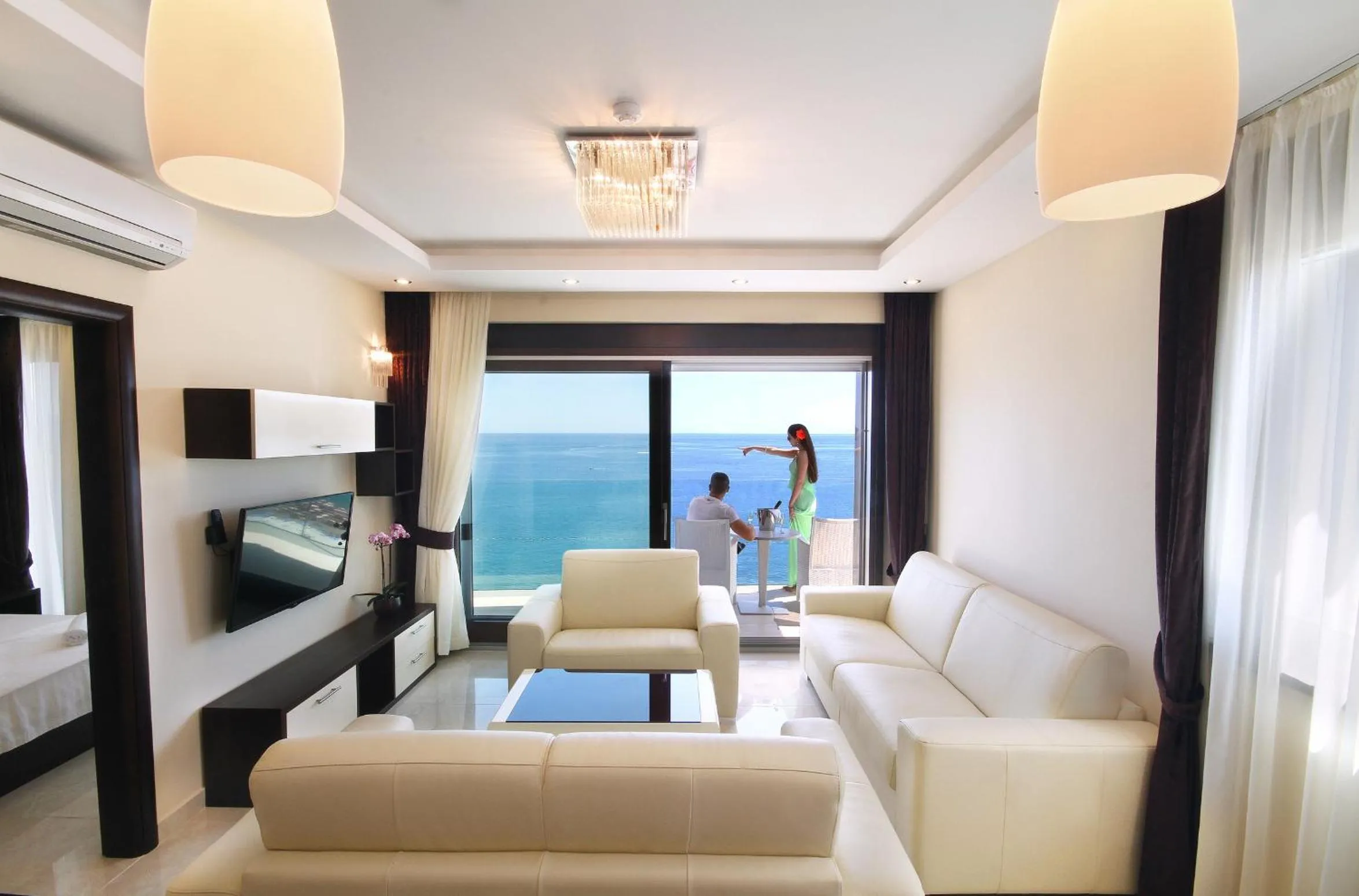 Guests in Shine residence