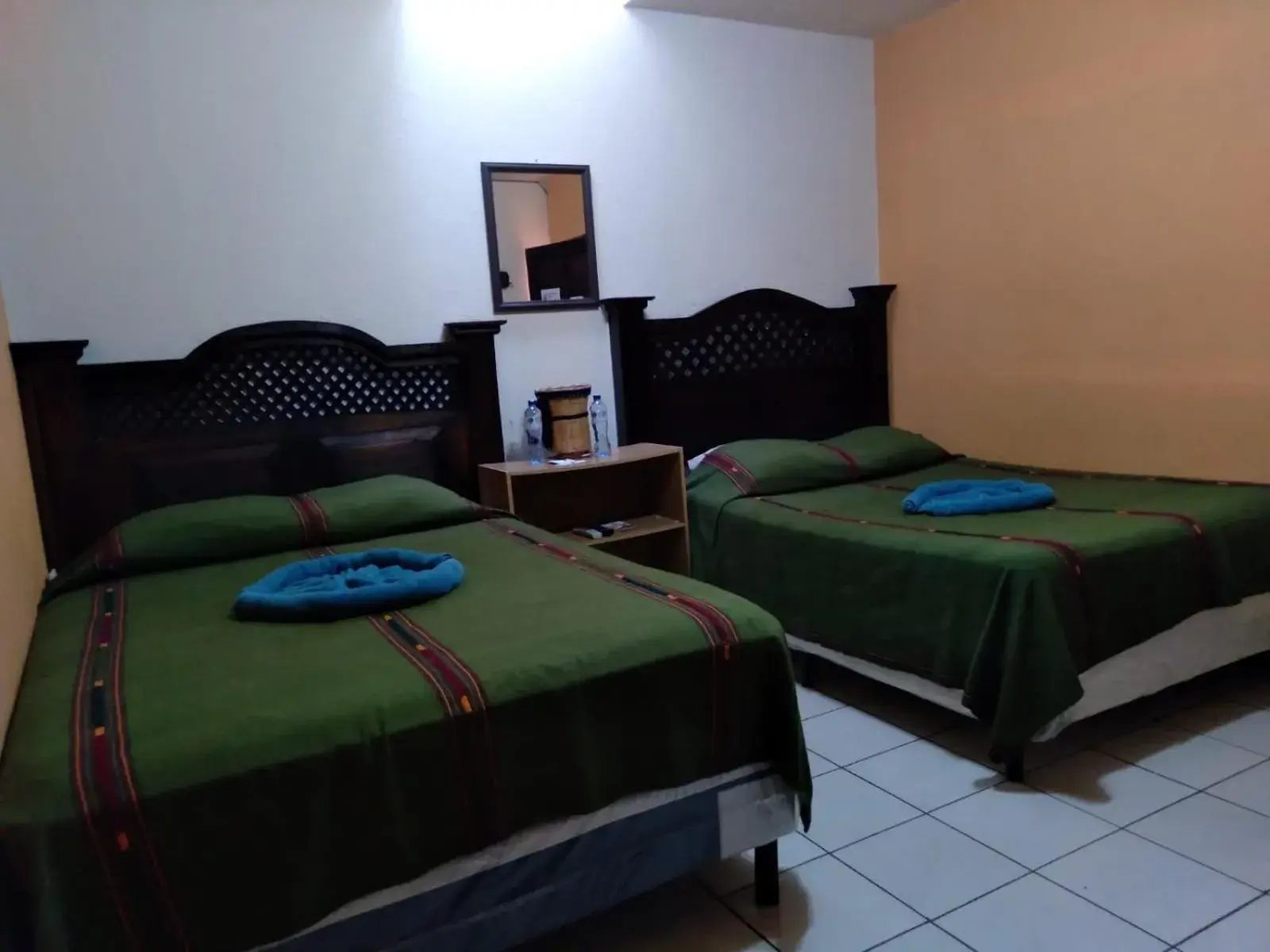 Twin Room with Shared Bathroom in Hospedaje El Viajero Antigua Twin Room with Shared Bathroom in Hospedaje El Viajero Antigua