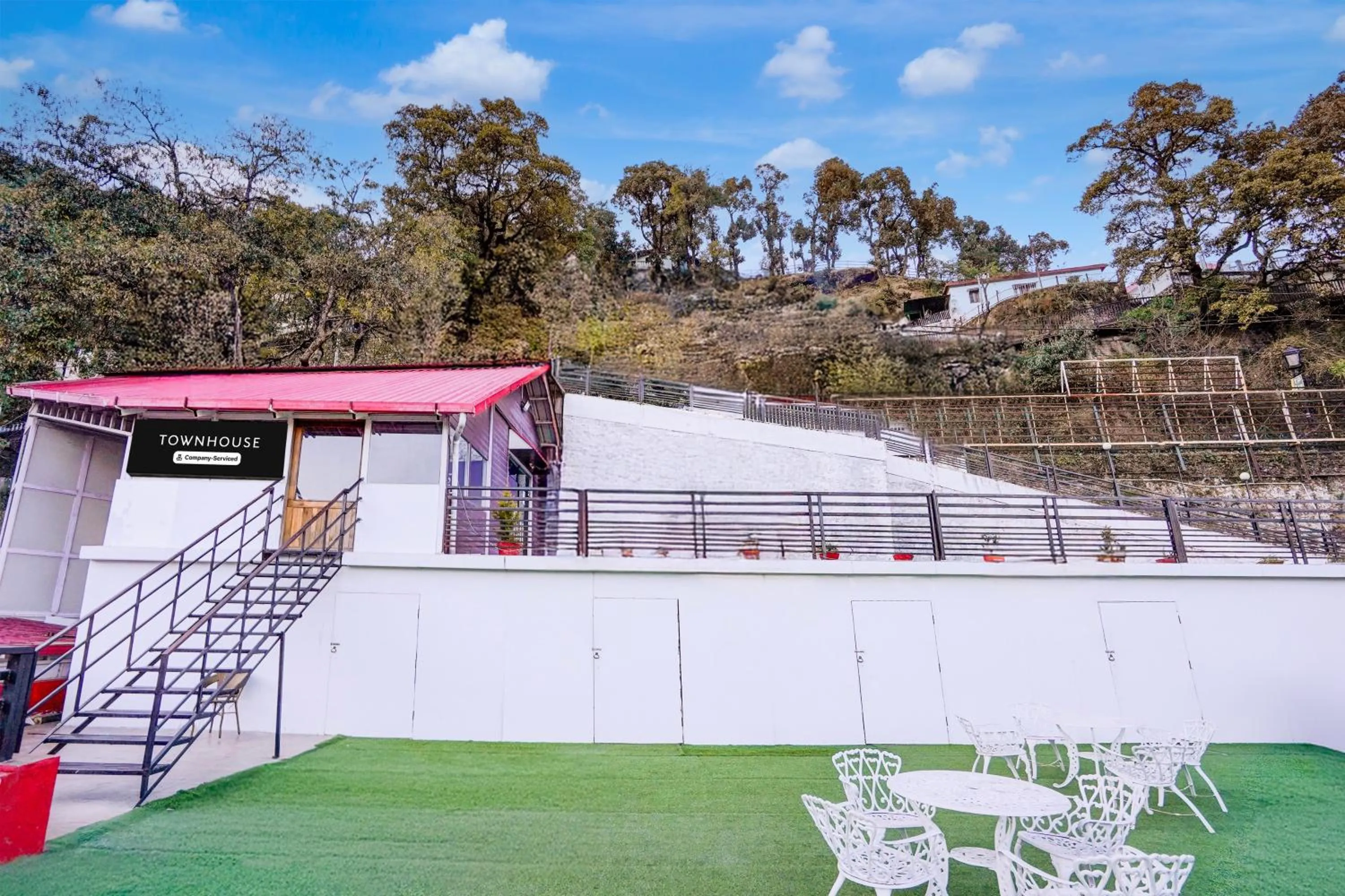 Facade/entrance in Townhouse Mall Road Near Library Chowk