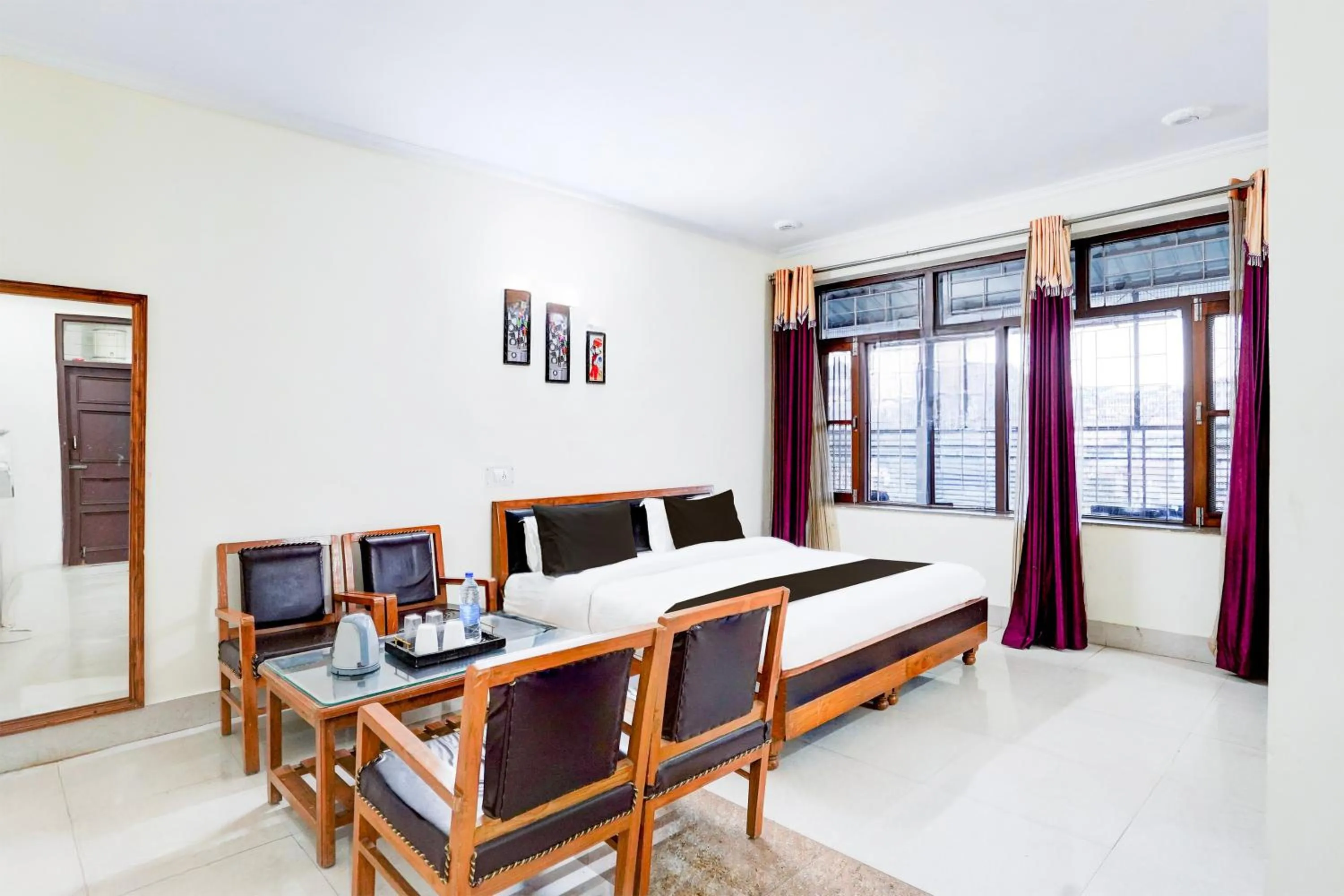 Bedroom in Townhouse Mall Road Near Library Chowk