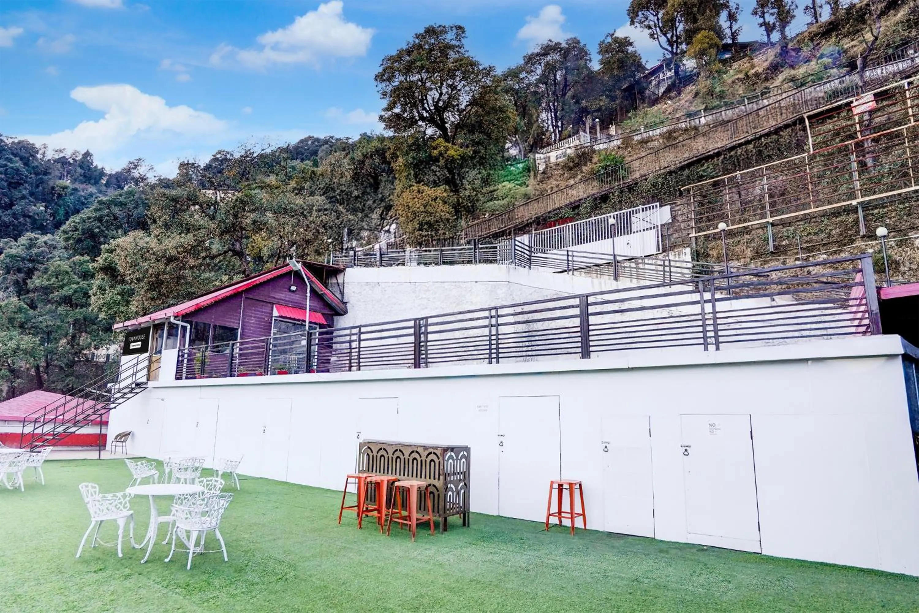 Facade/entrance in Townhouse Mall Road Near Library Chowk