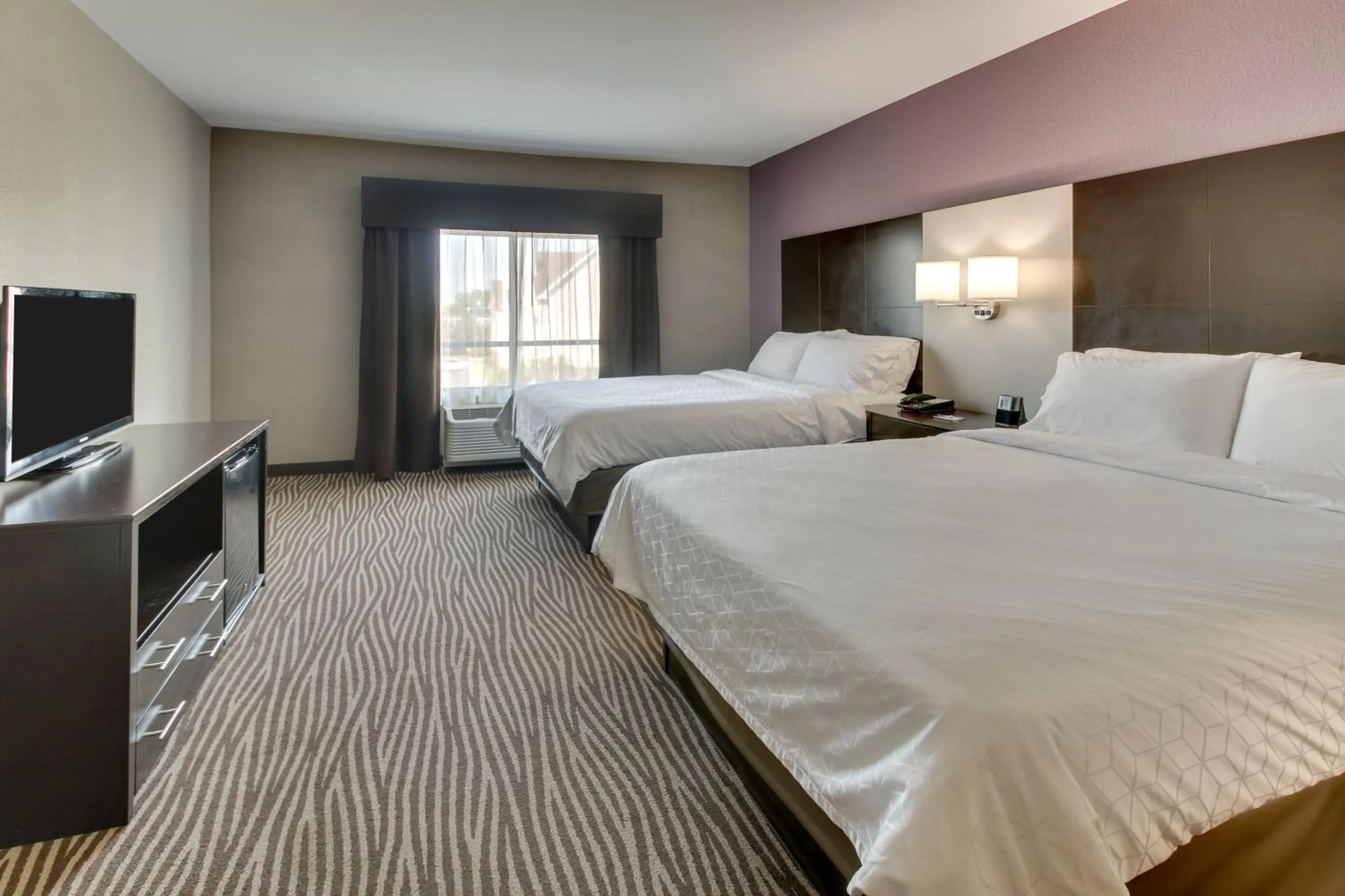 Photo of the whole room, Bed in Holiday Inn Express Cheektowaga North East by IHG