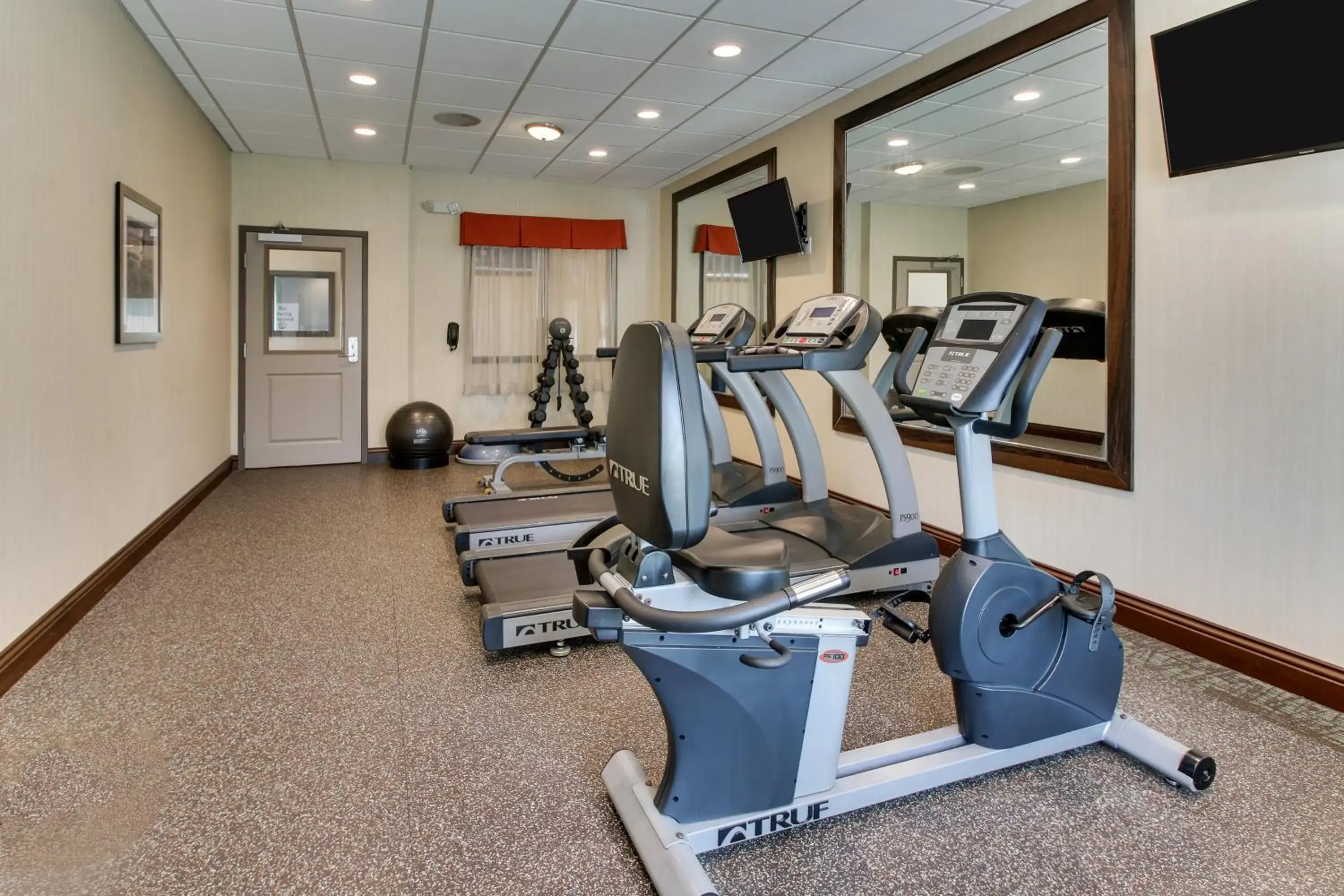Spa and wellness centre/facilities in Holiday Inn Express Cheektowaga North East by IHG Spa and wellness centre/facilities in Holiday Inn Express Cheektowaga North East by IHG