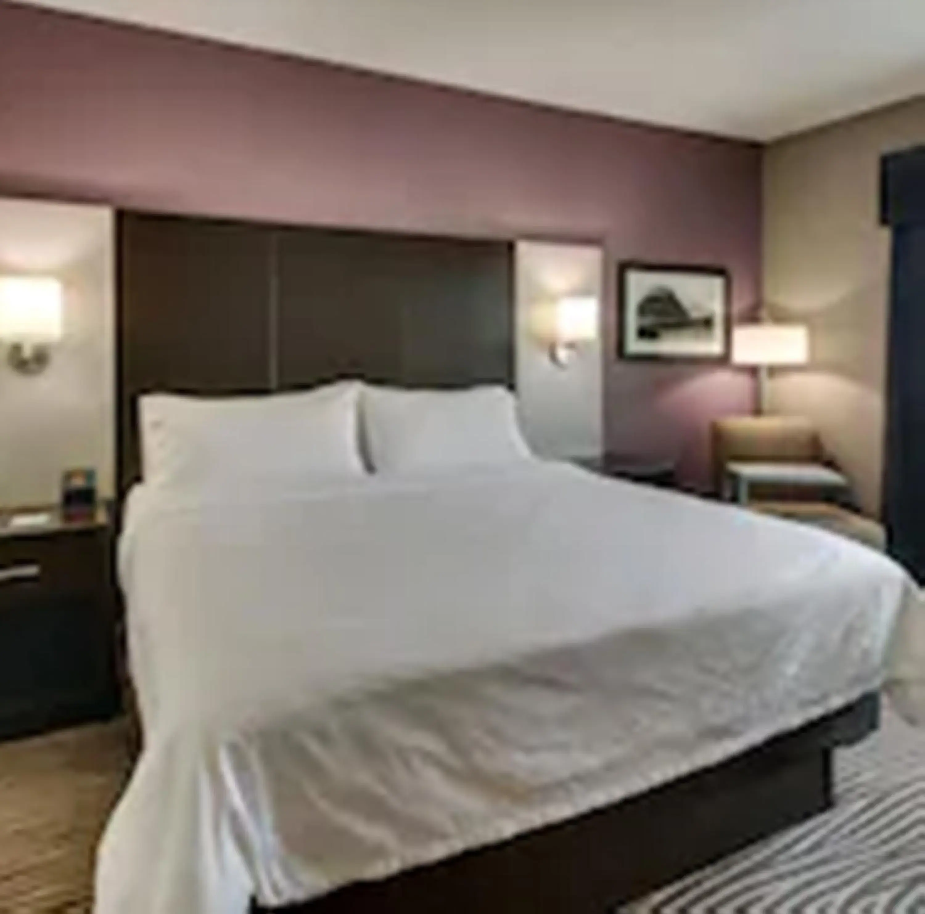 Bedroom, Bed in Holiday Inn Express Cheektowaga North East by IHG Bedroom, Bed in Holiday Inn Express Cheektowaga North East by IHG