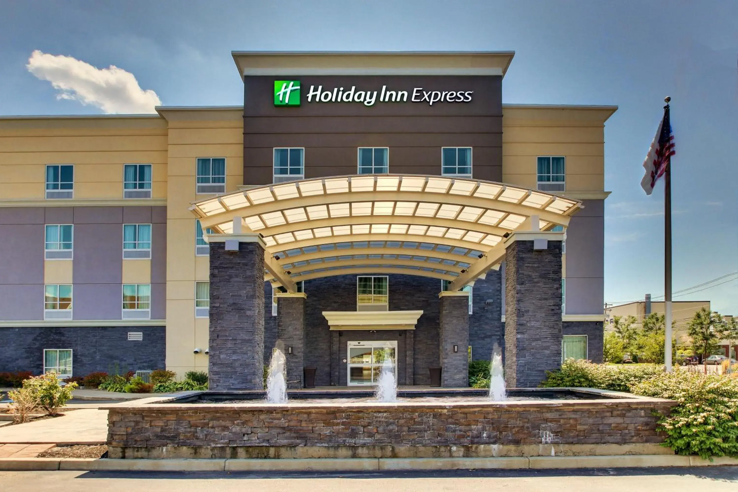Property building in Holiday Inn Express Cheektowaga North East by IHG Property building in Holiday Inn Express Cheektowaga North East by IHG