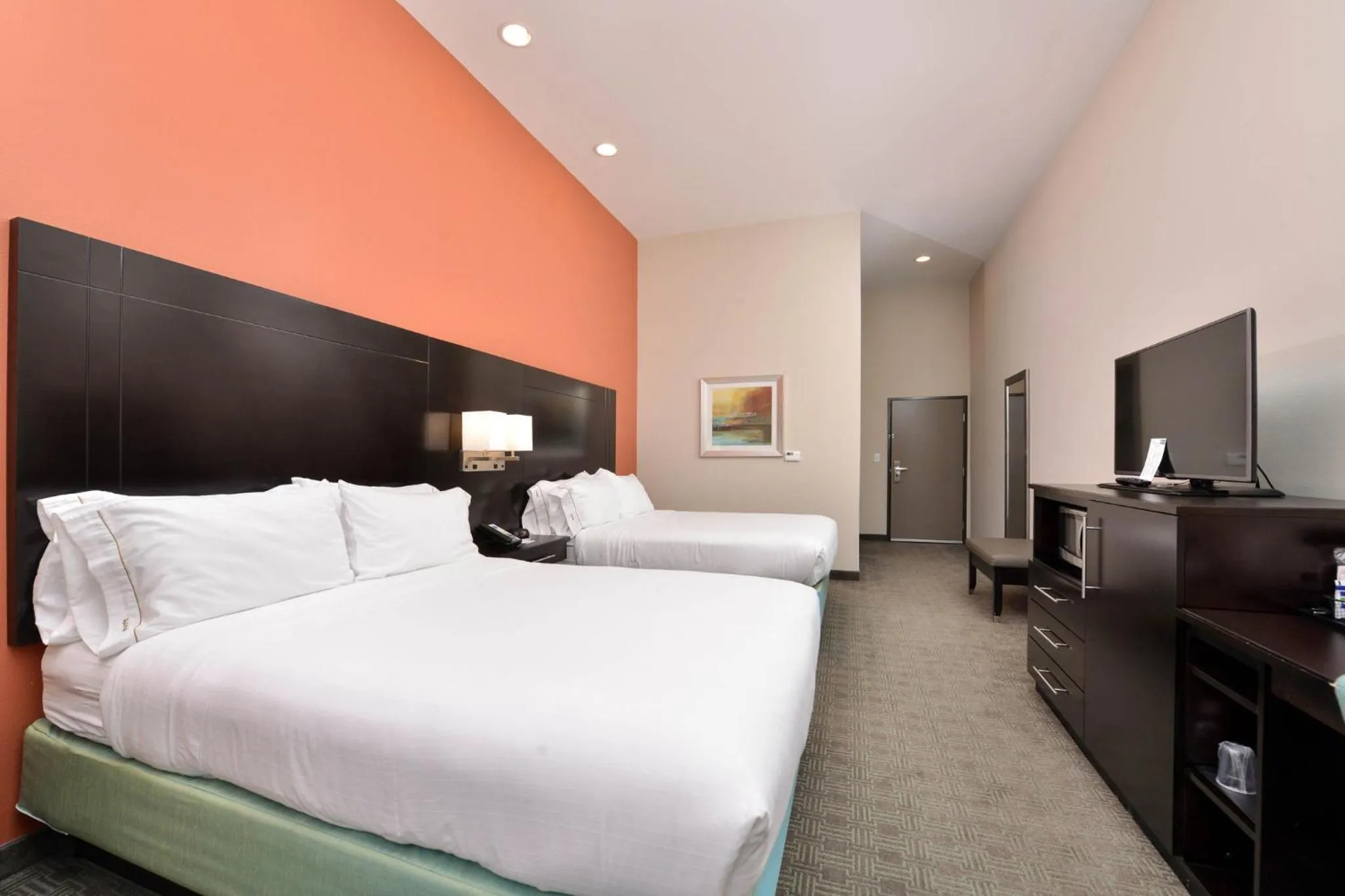 Photo of the whole room, Bed in Holiday Inn Express & Suites Austin South by IHG