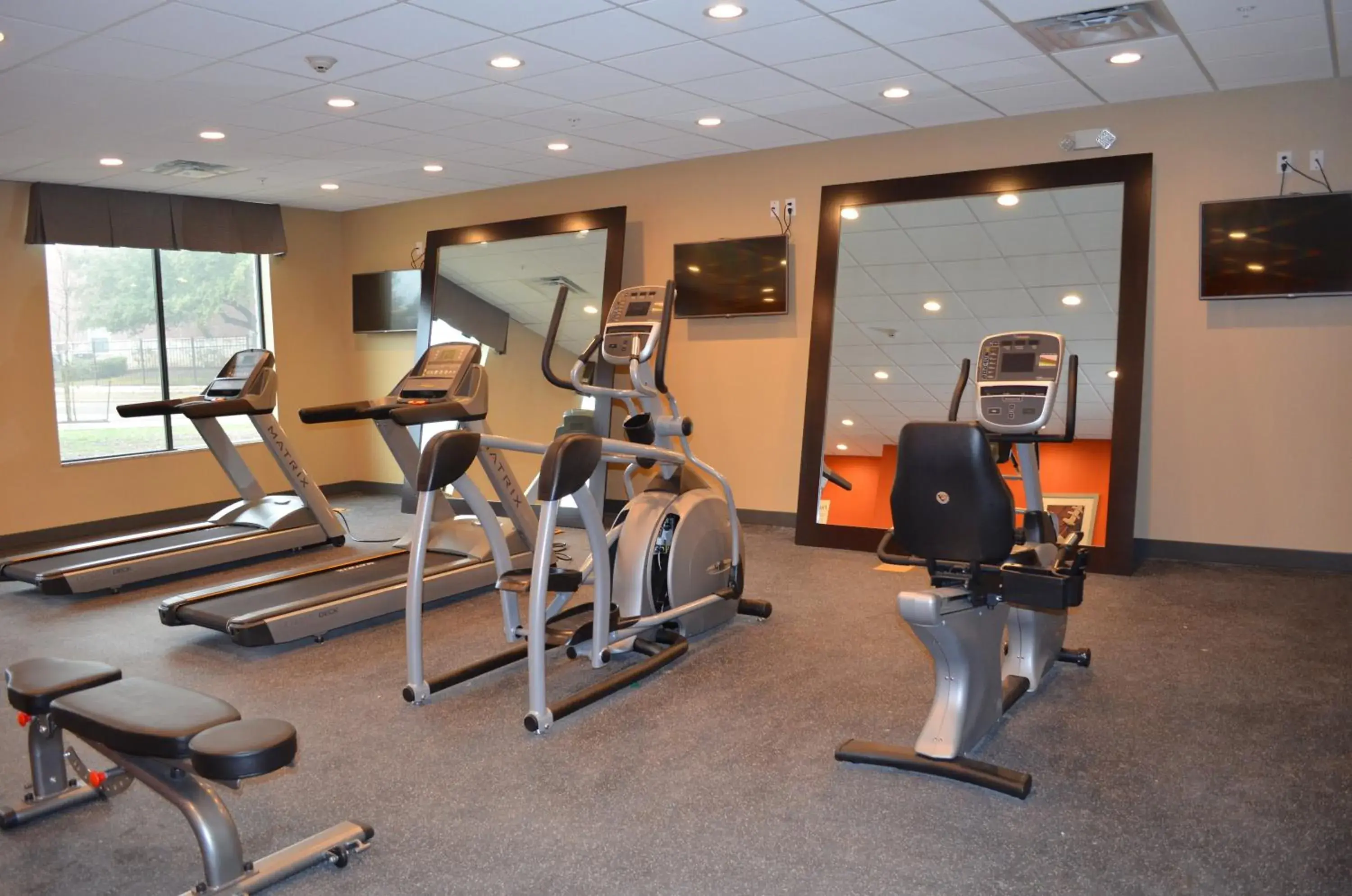 Fitness centre/facilities in Holiday Inn Express & Suites Austin South by IHG Fitness centre/facilities in Holiday Inn Express & Suites Austin South by IHG