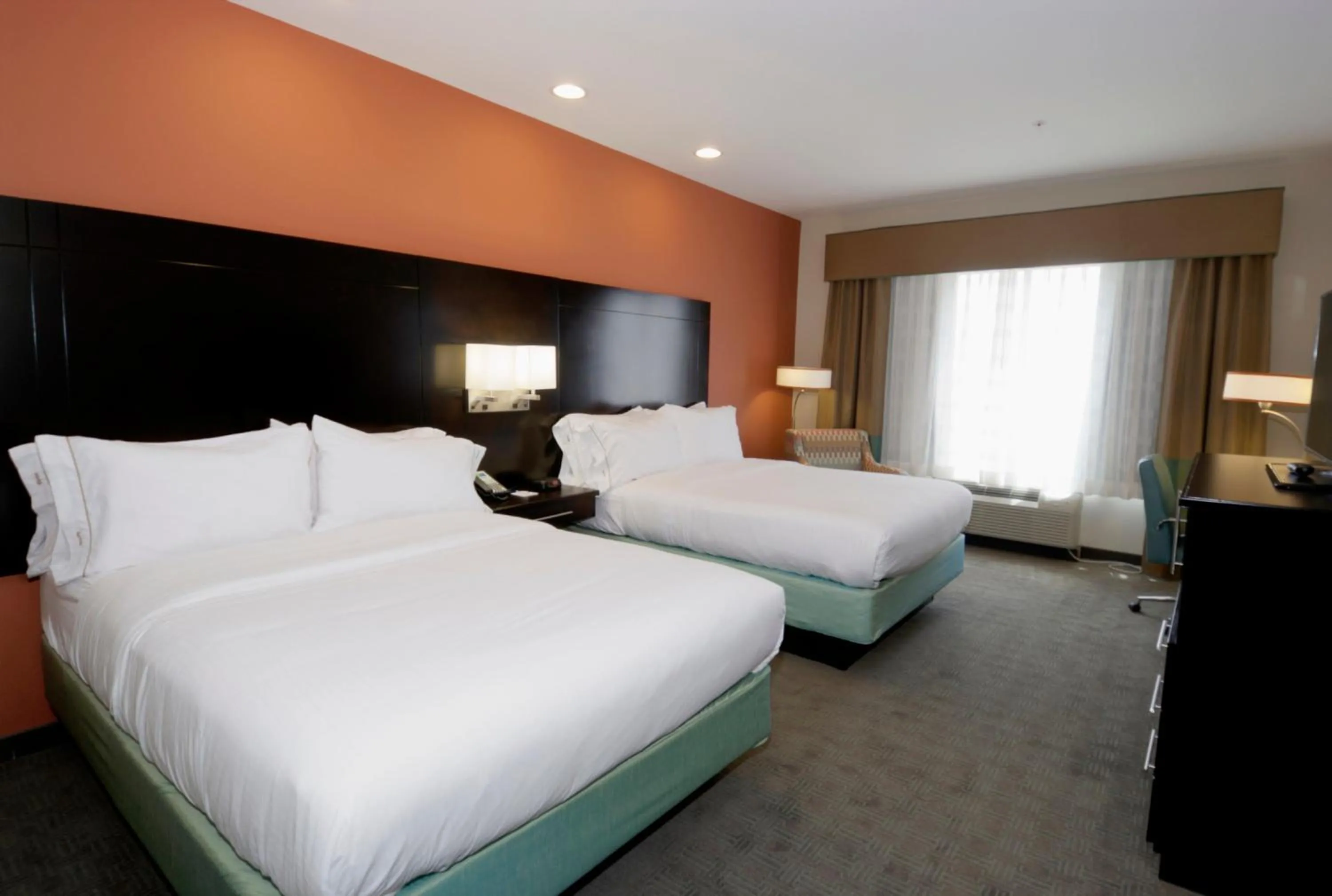 Photo of the whole room, Bed in Holiday Inn Express & Suites Austin South by IHG