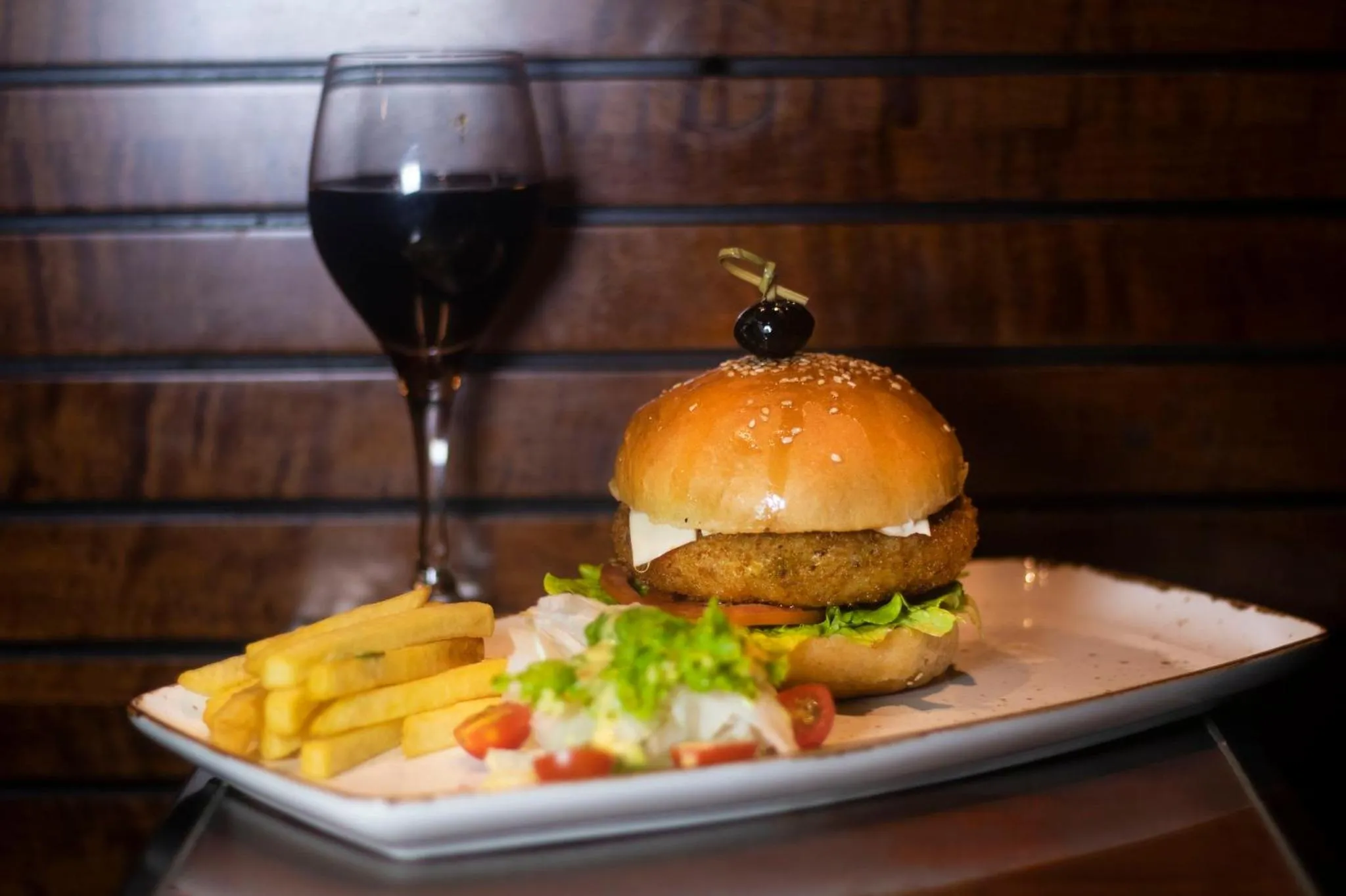 Restaurant/places to eat in Holiday Inn Jaipur City Centre by IHG