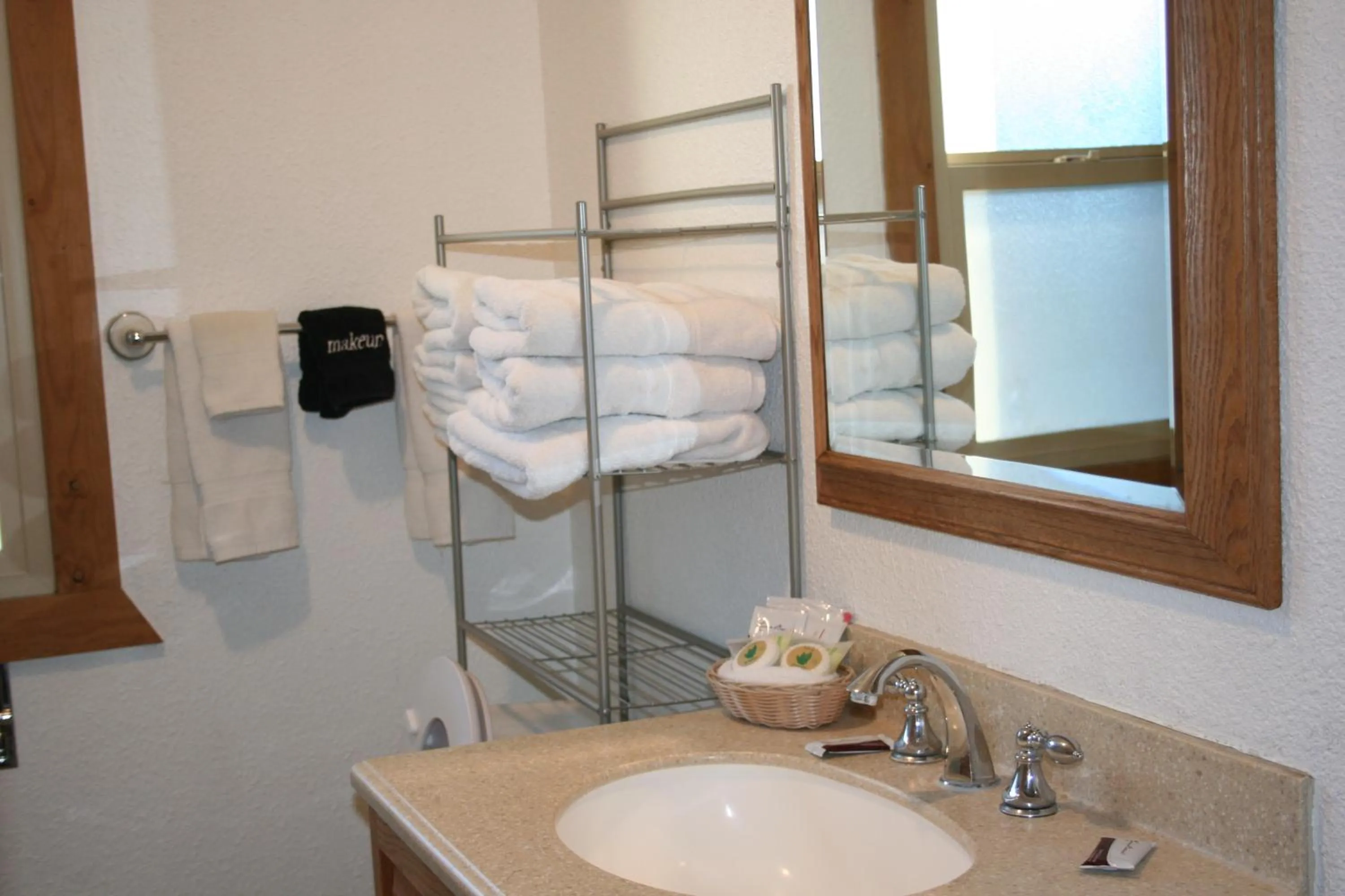 Bathroom in Hatch Station Bryce Canyon