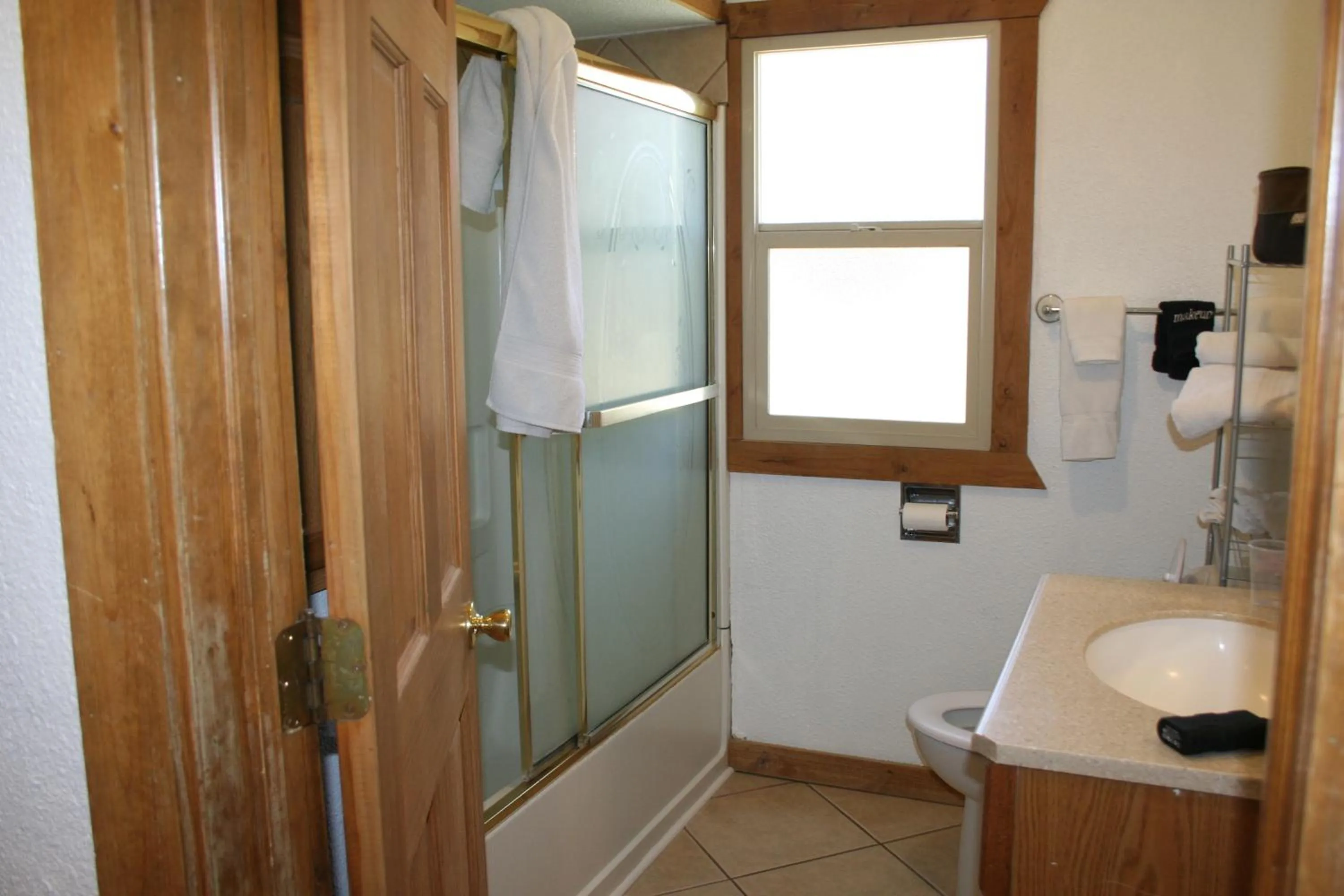 Bathroom in Hatch Station Bryce Canyon