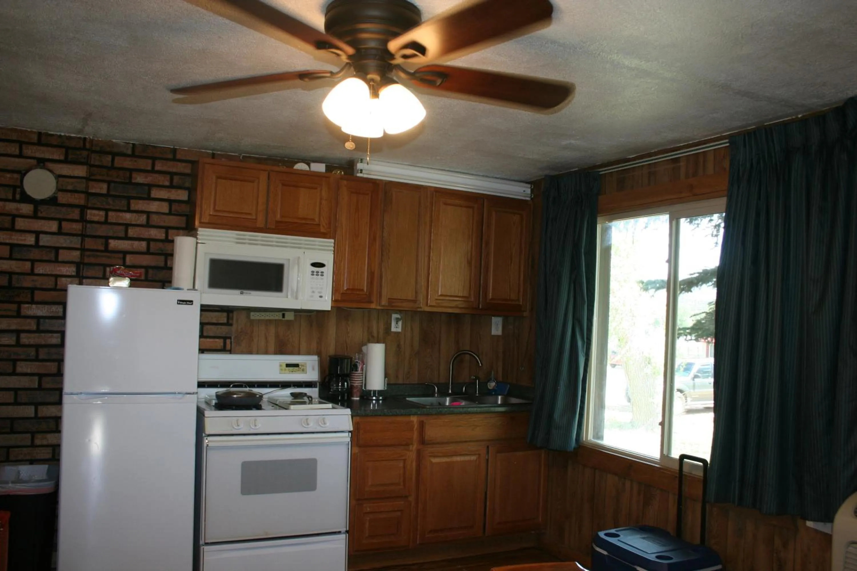 Kitchen or kitchenette in Hatch Station Bryce Canyon