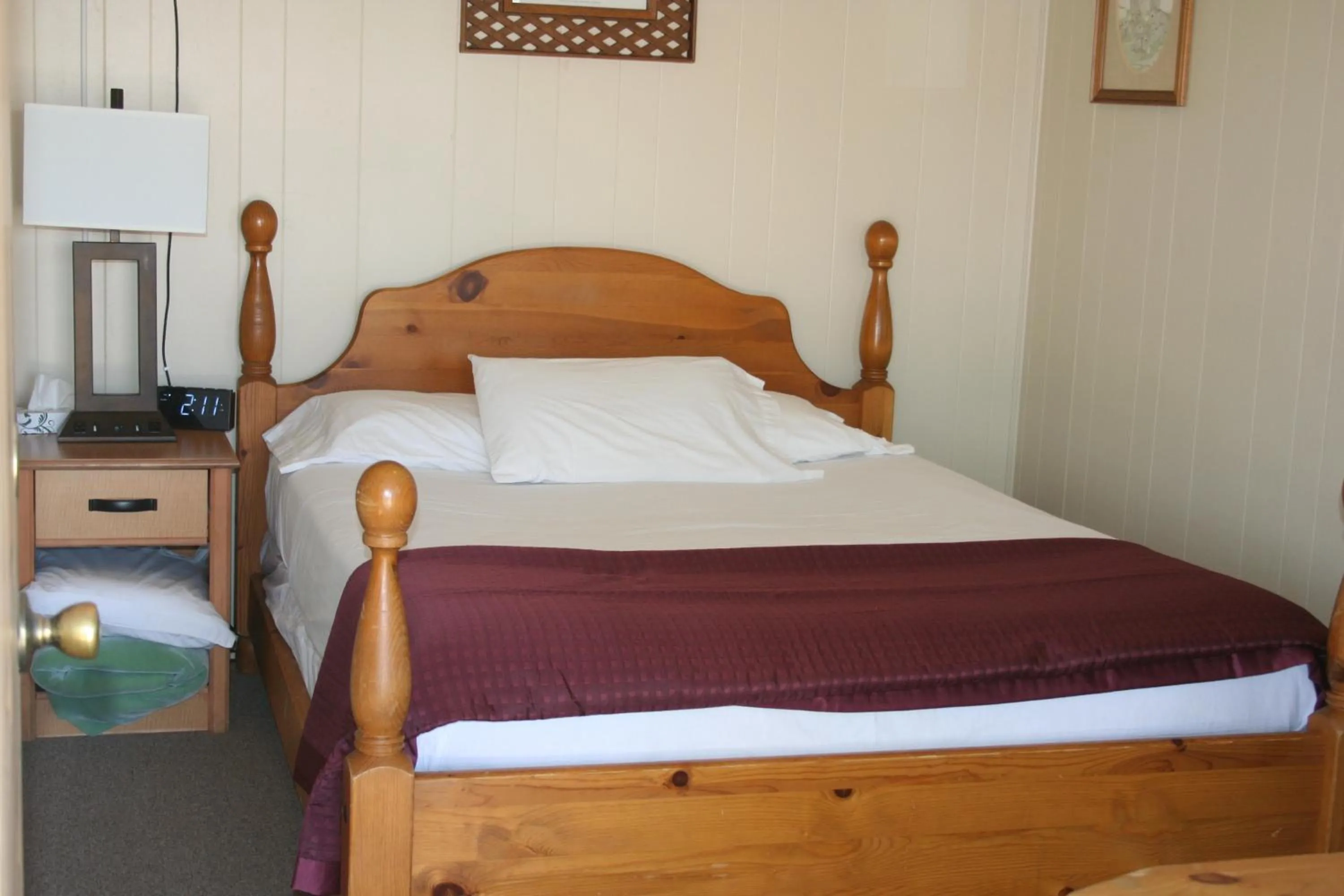 Photo of the whole room, Bed in Hatch Station Bryce Canyon