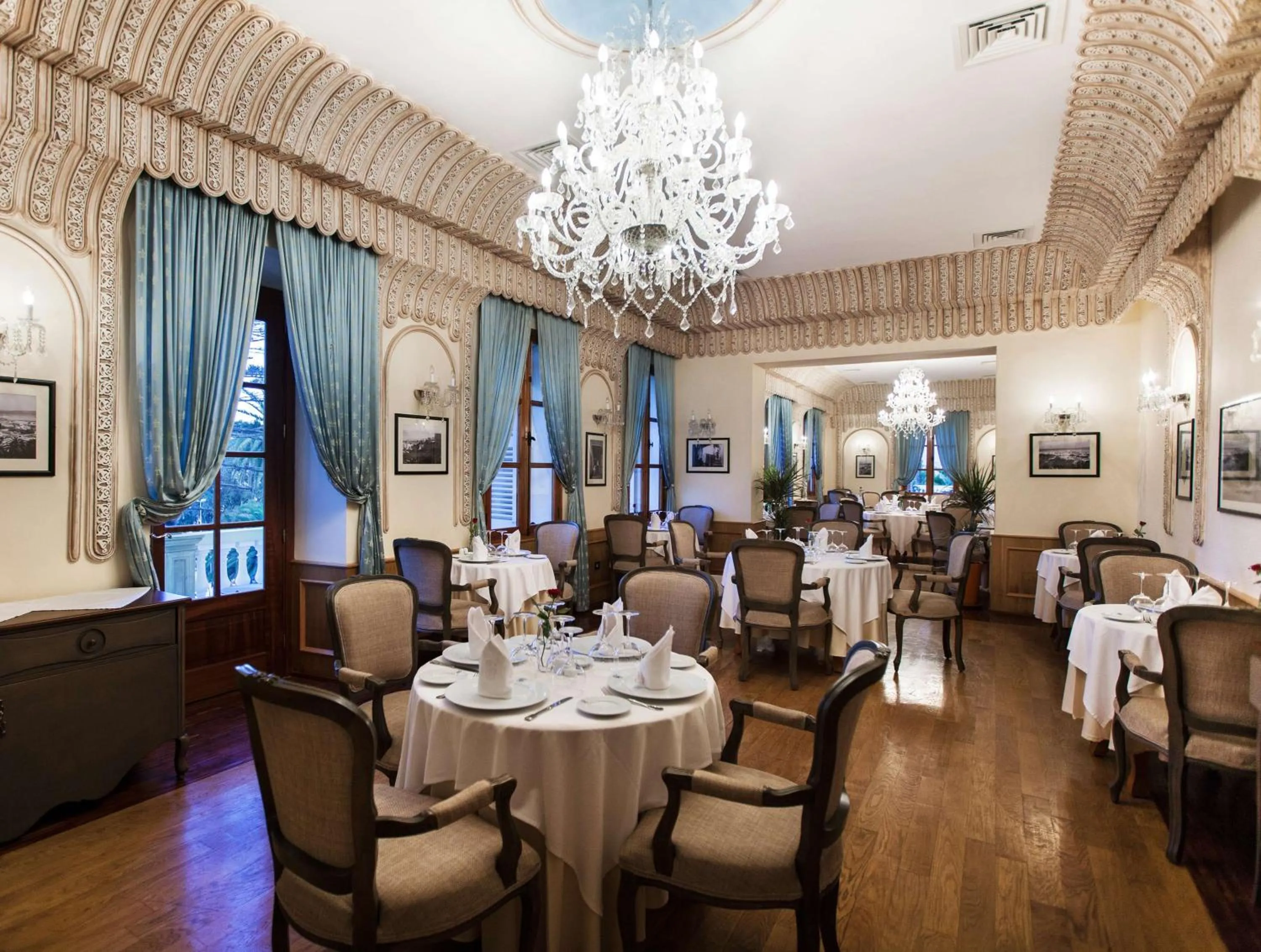 Restaurant/places to eat in Grand Hotel Villa de France