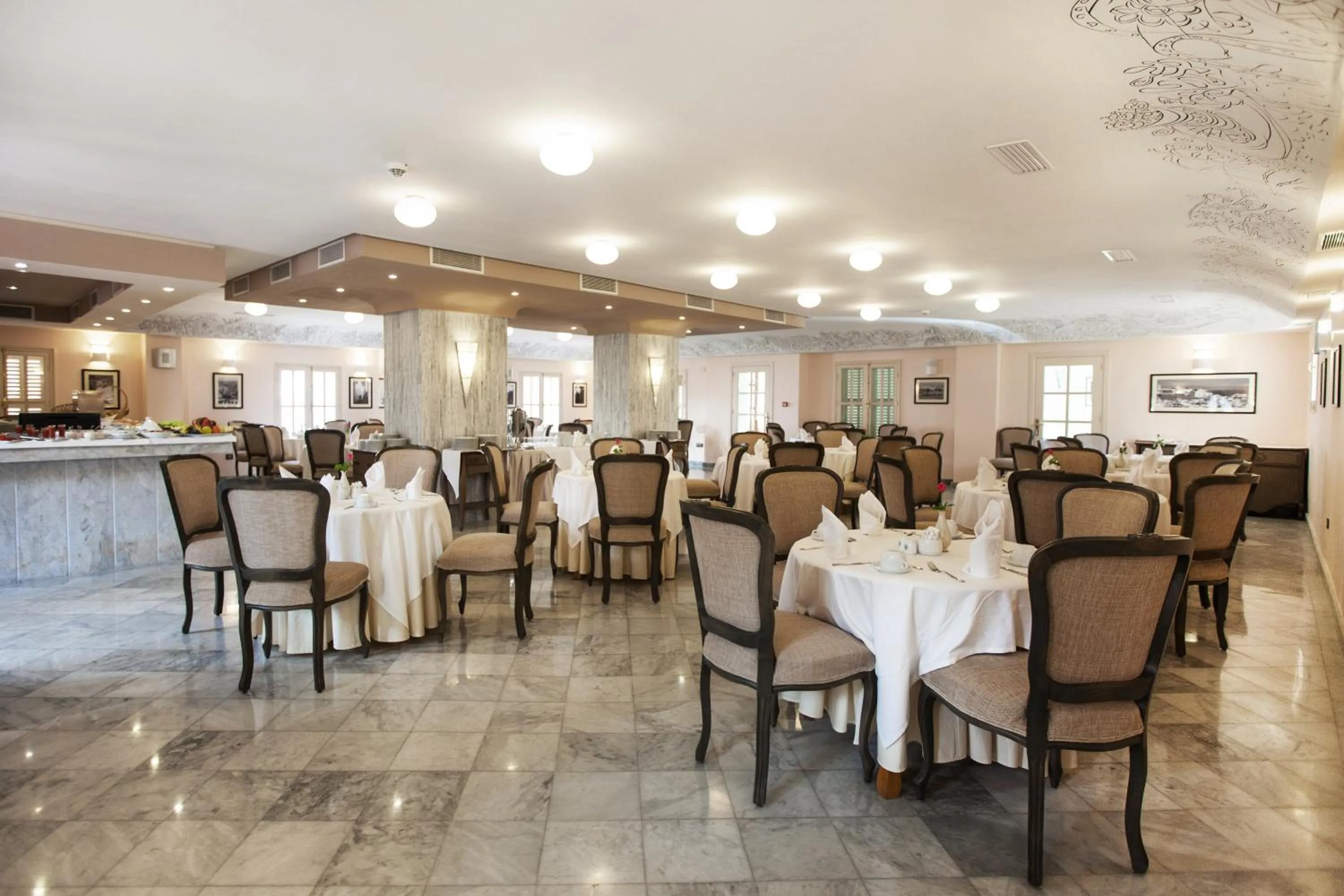 Restaurant/places to eat in Grand Hotel Villa de France