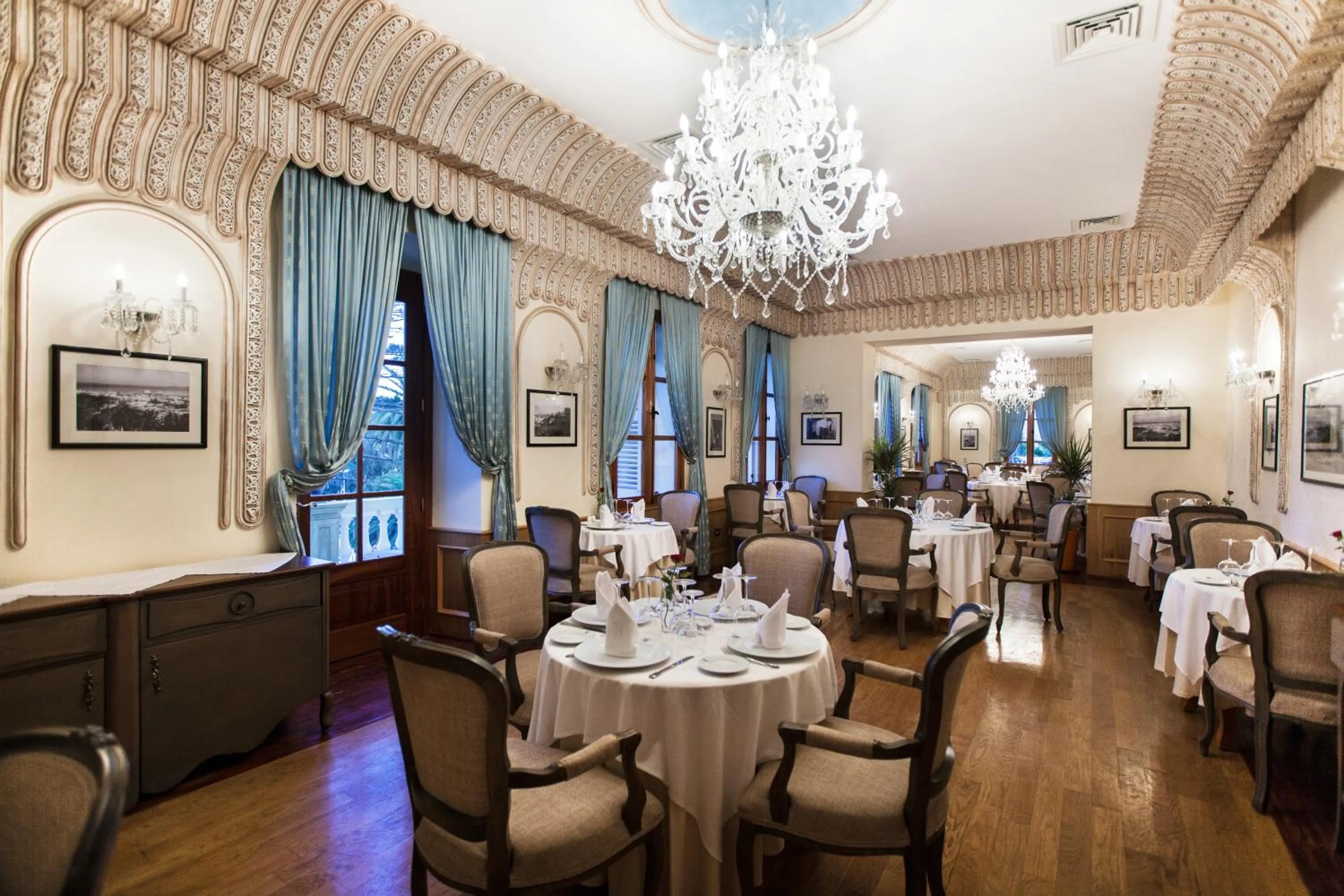 Restaurant/places to eat in Grand Hotel Villa de France