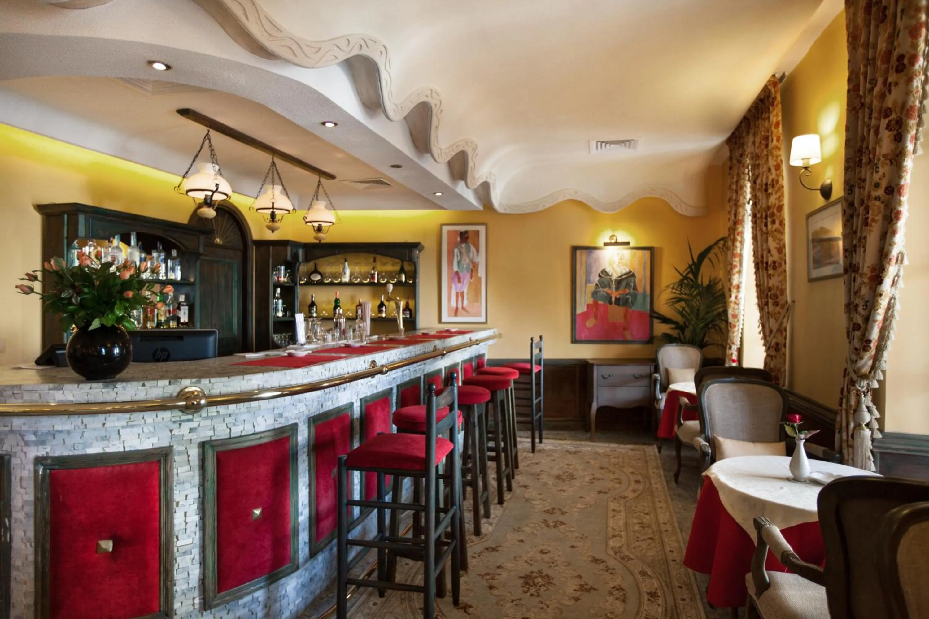 Lounge or bar in Grand Hotel Villa de France