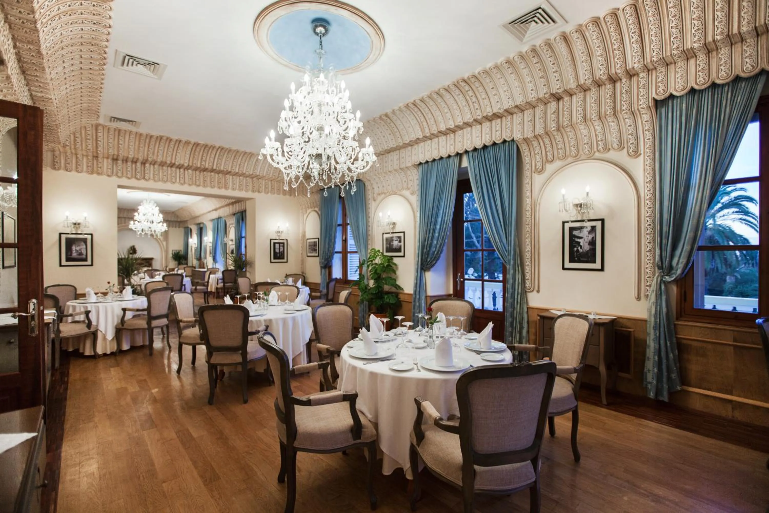 Restaurant/places to eat in Grand Hotel Villa de France