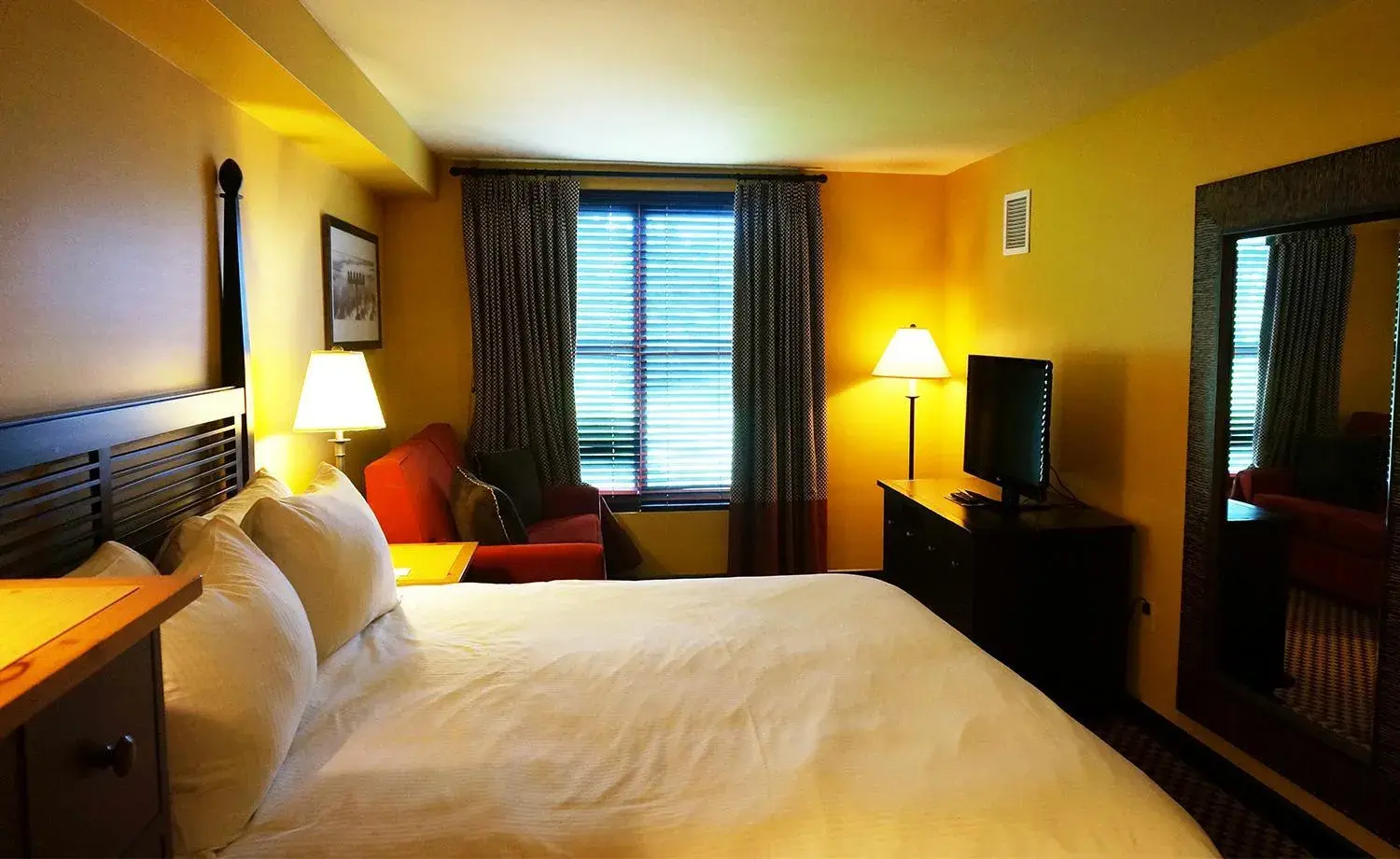 Deluxe Queen Room - single occupancy - Disability Access in Bear Creek Mountain Resort Deluxe Queen Room - single occupancy - Disability Access in Bear Creek Mountain Resort