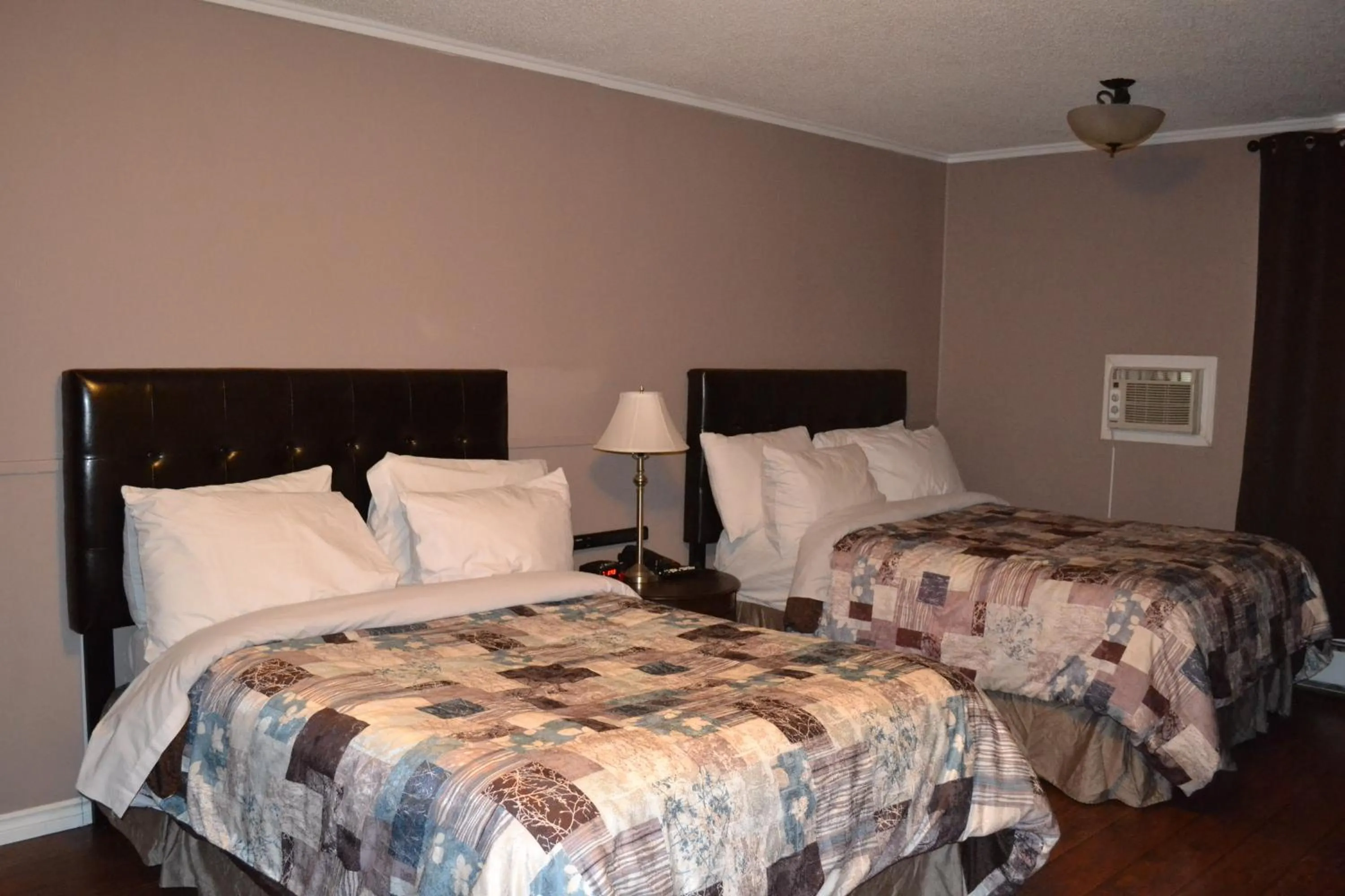 Bed in St. Paul Lodge