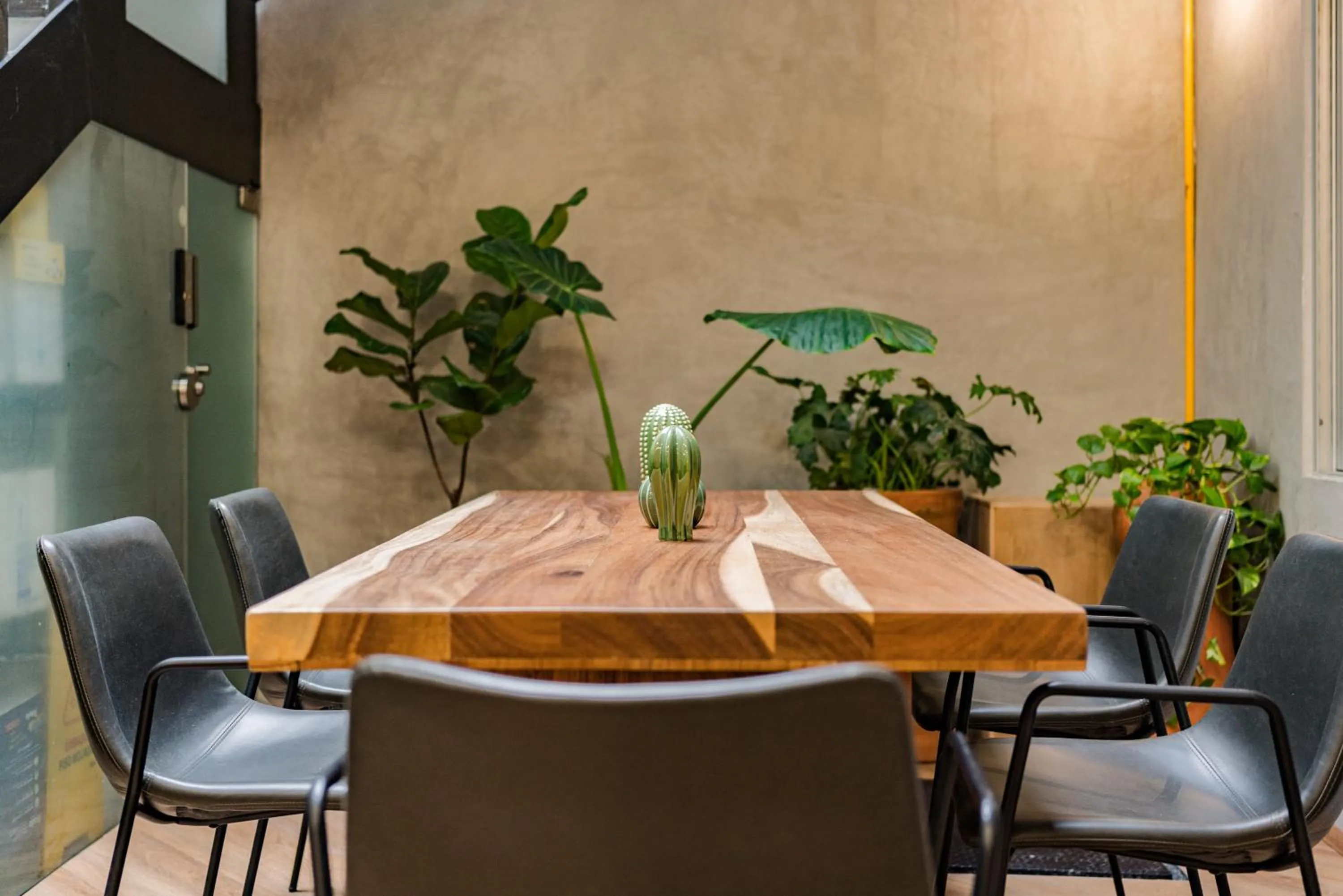 Dining area in Escandon Suites by Escajal Rooms