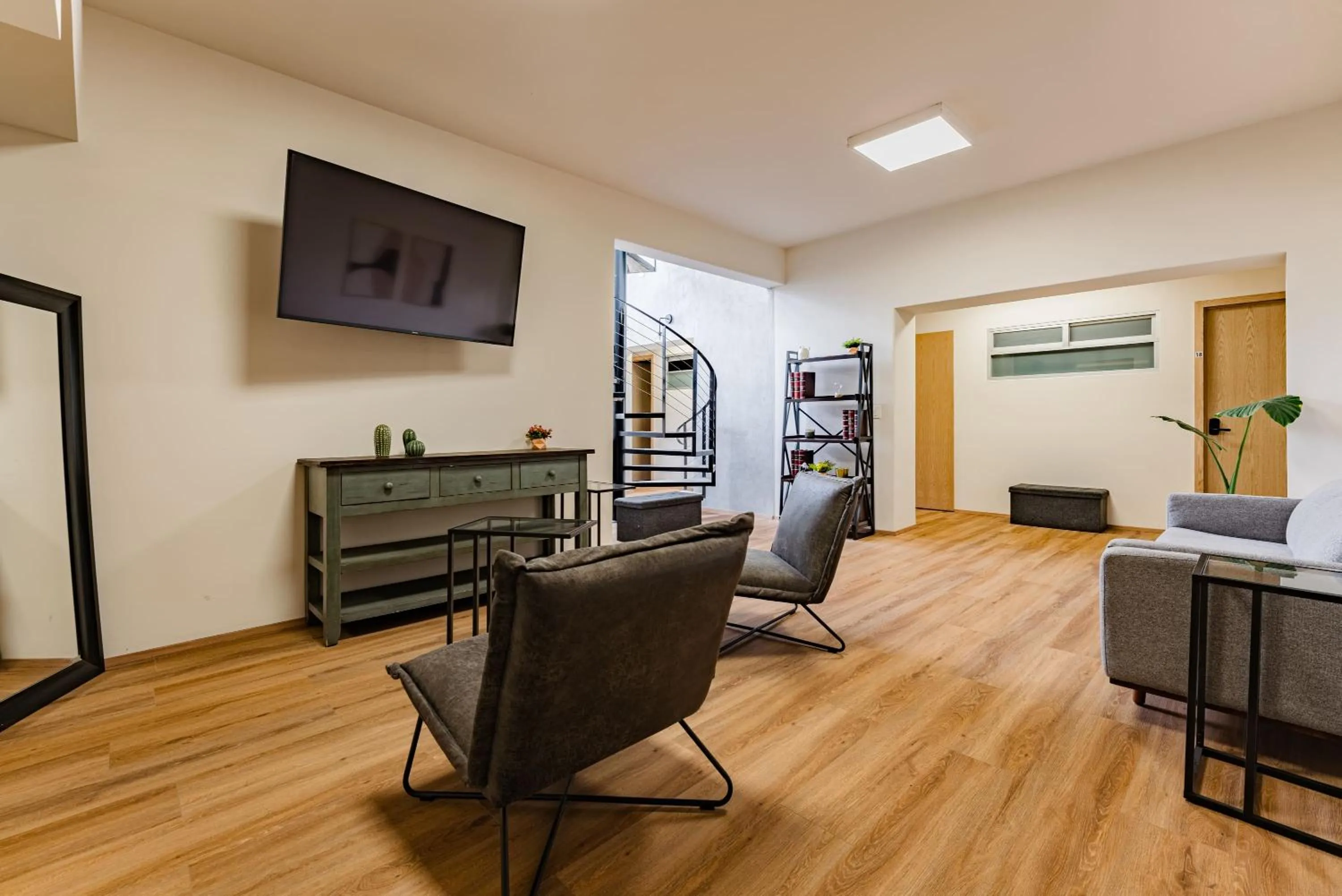 Communal lounge/ TV room in Escandon Suites by Escajal Rooms