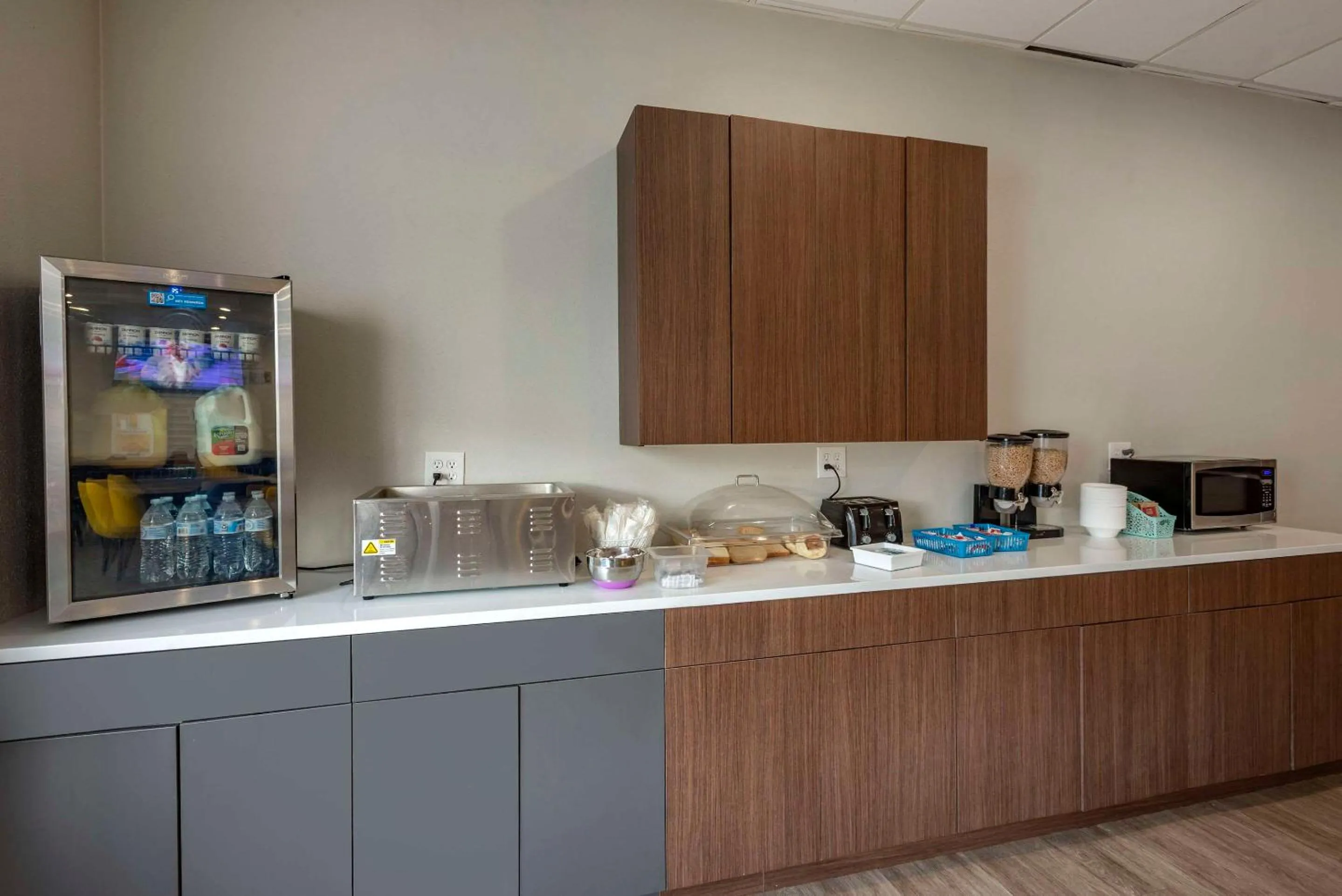 Breakfast in Comfort Inn Philadelphia International Airport West