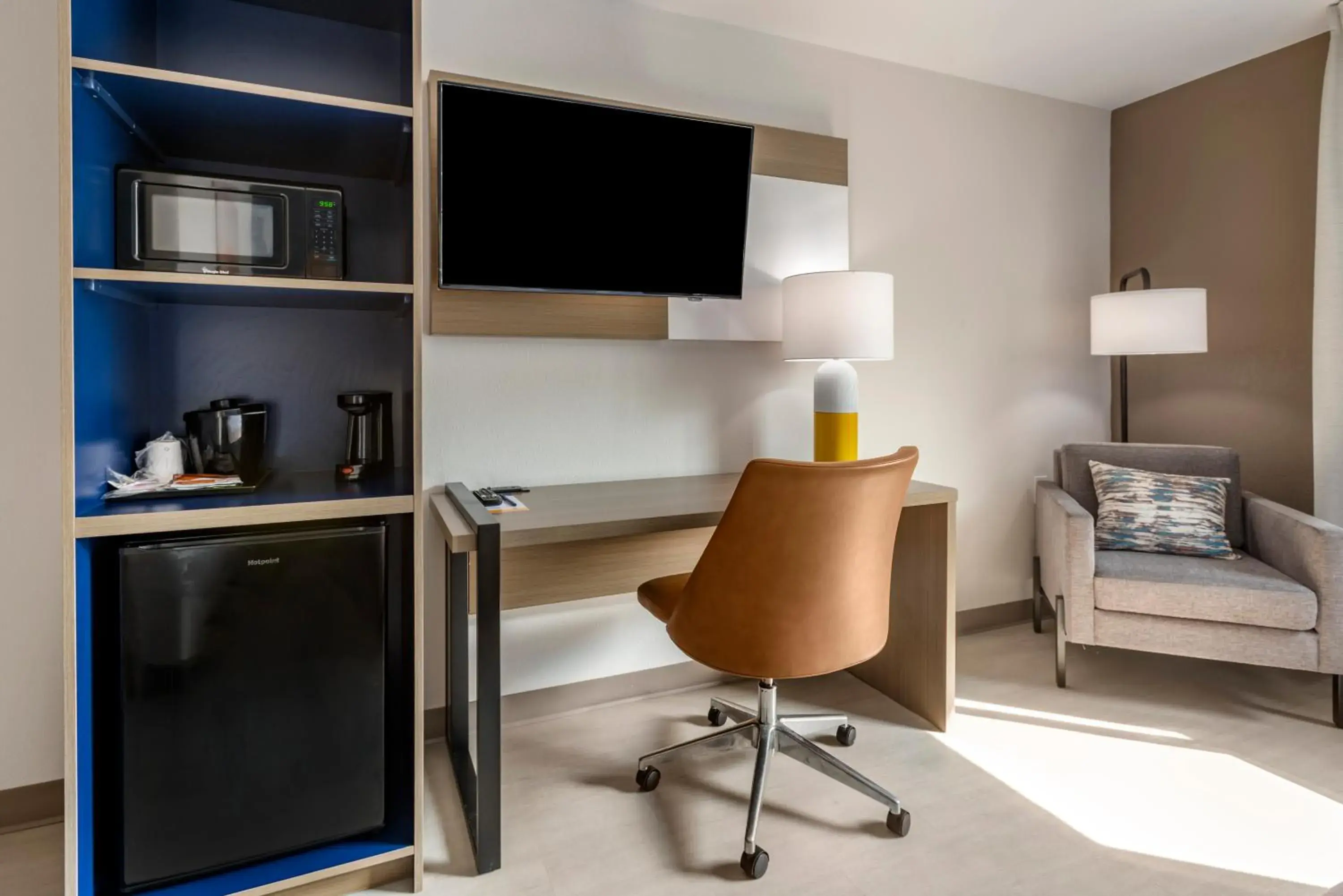 Standard King Room - Non-Smoking in Comfort Inn Philadelphia International Airport West Standard King Room - Non-Smoking in Comfort Inn Philadelphia International Airport West