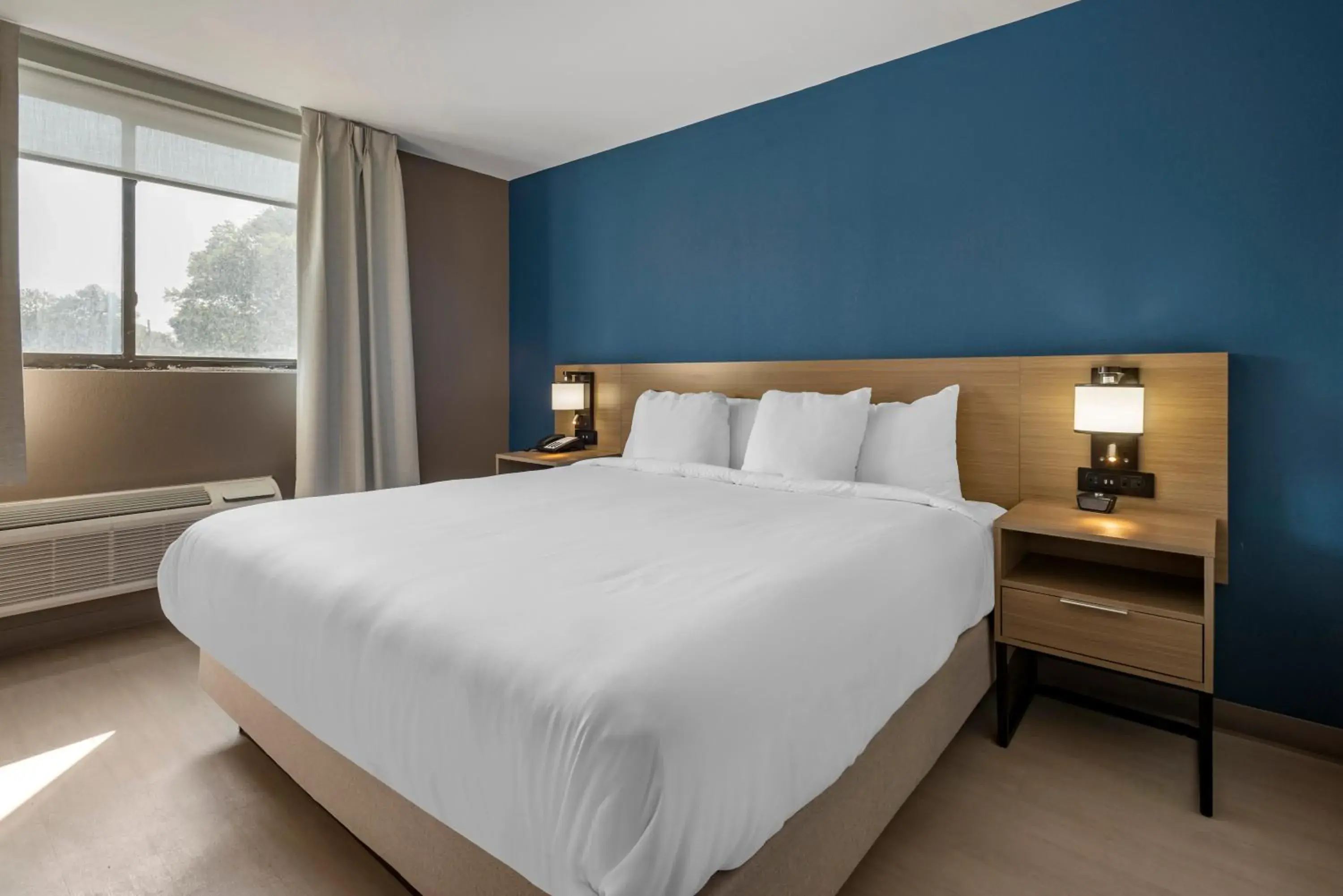 King Room - Accessible/Non-Smoking in Comfort Inn Philadelphia International Airport West King Room - Accessible/Non-Smoking in Comfort Inn Philadelphia International Airport West