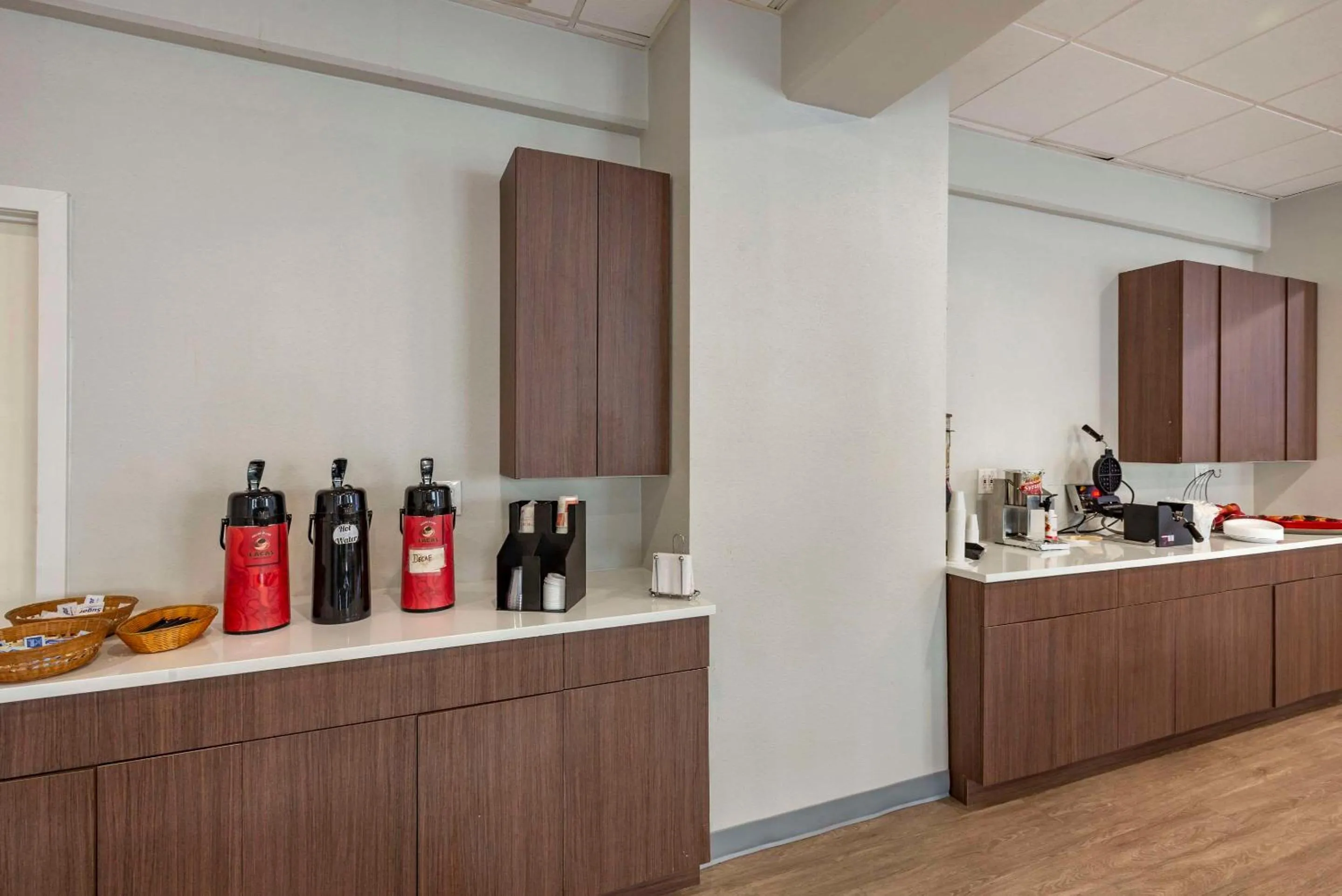 Breakfast in Comfort Inn Philadelphia International Airport West