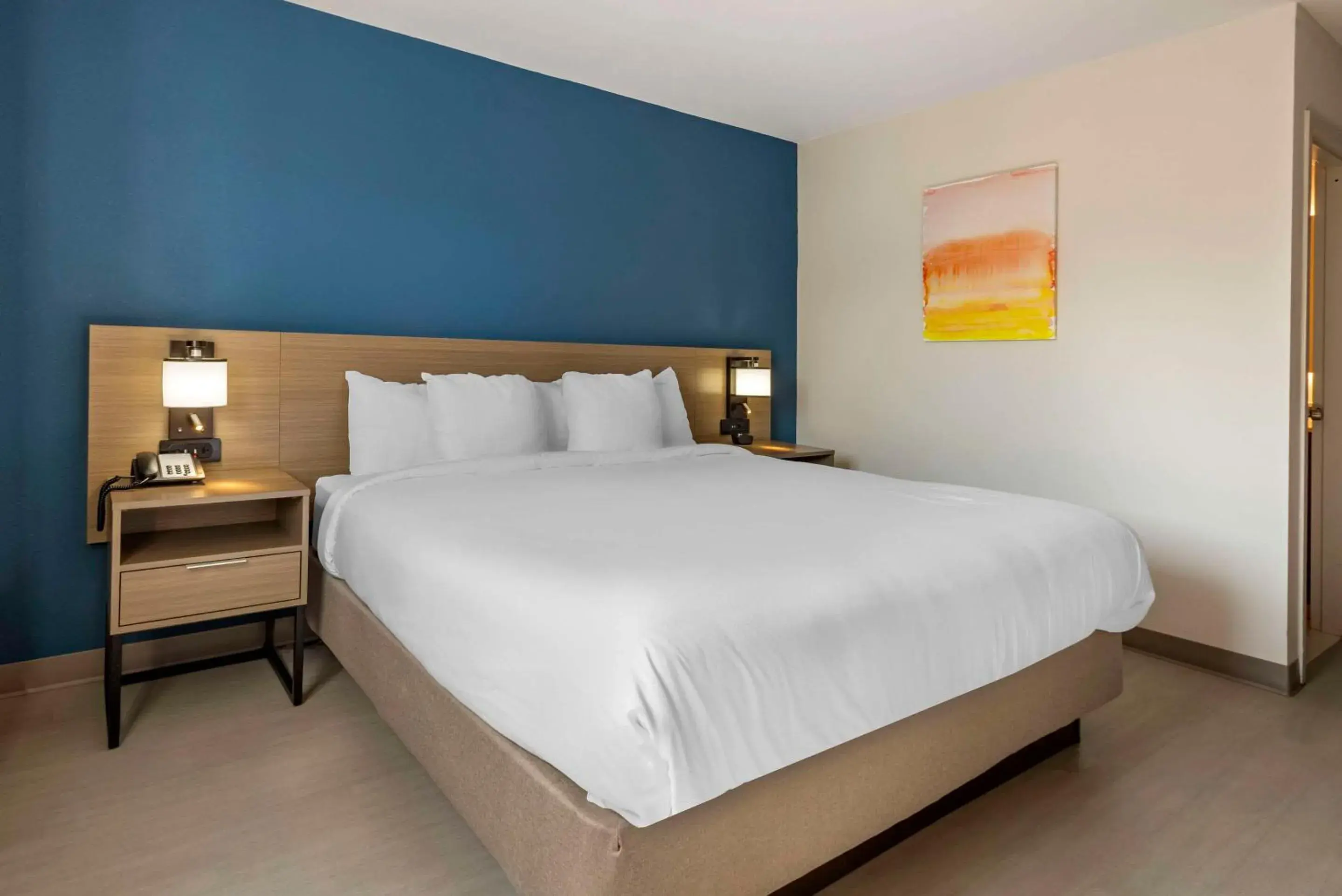 Bedroom, Bed in Comfort Inn Philadelphia International Airport West Bedroom, Bed in Comfort Inn Philadelphia International Airport West