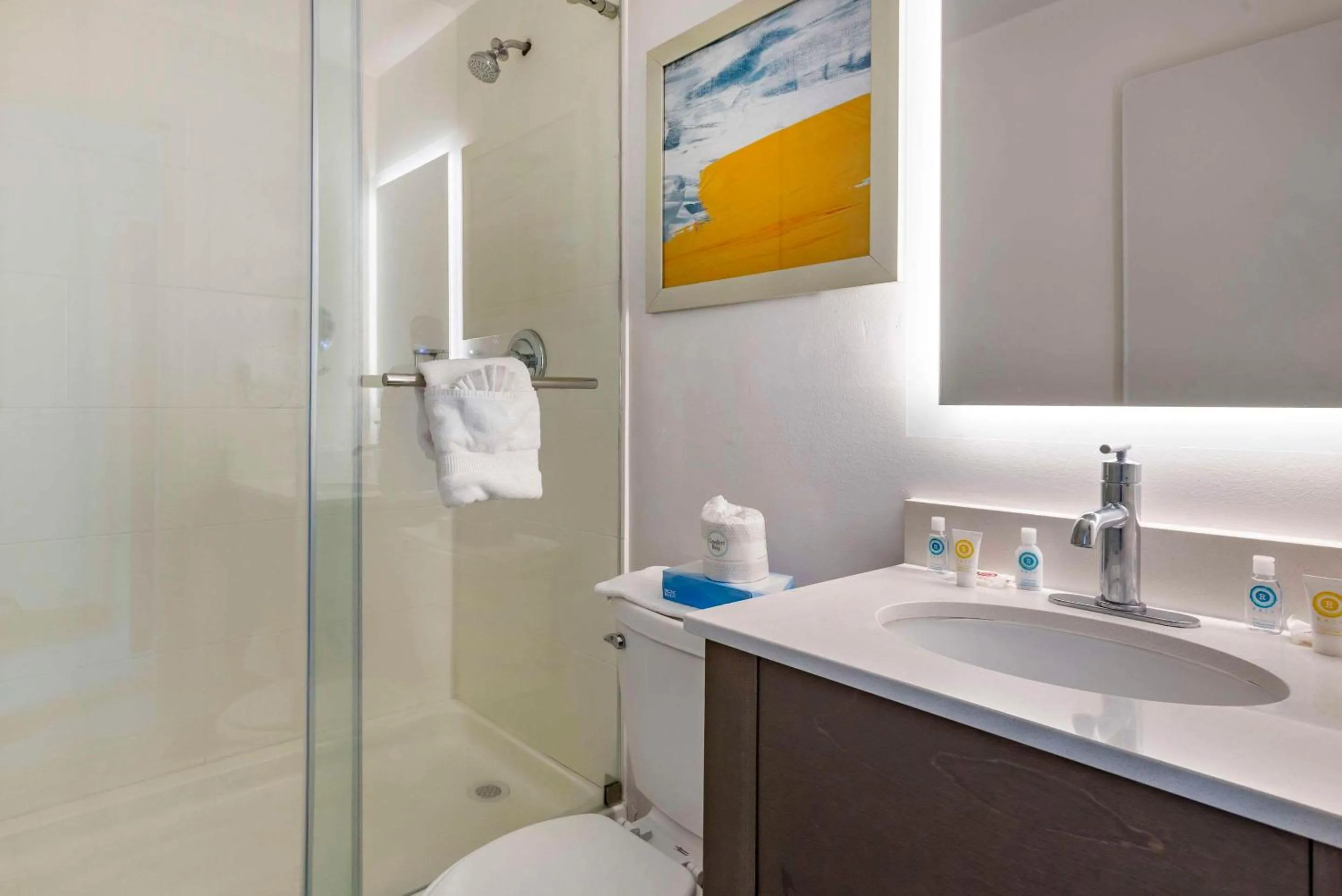 Bedroom in Comfort Inn Philadelphia International Airport West