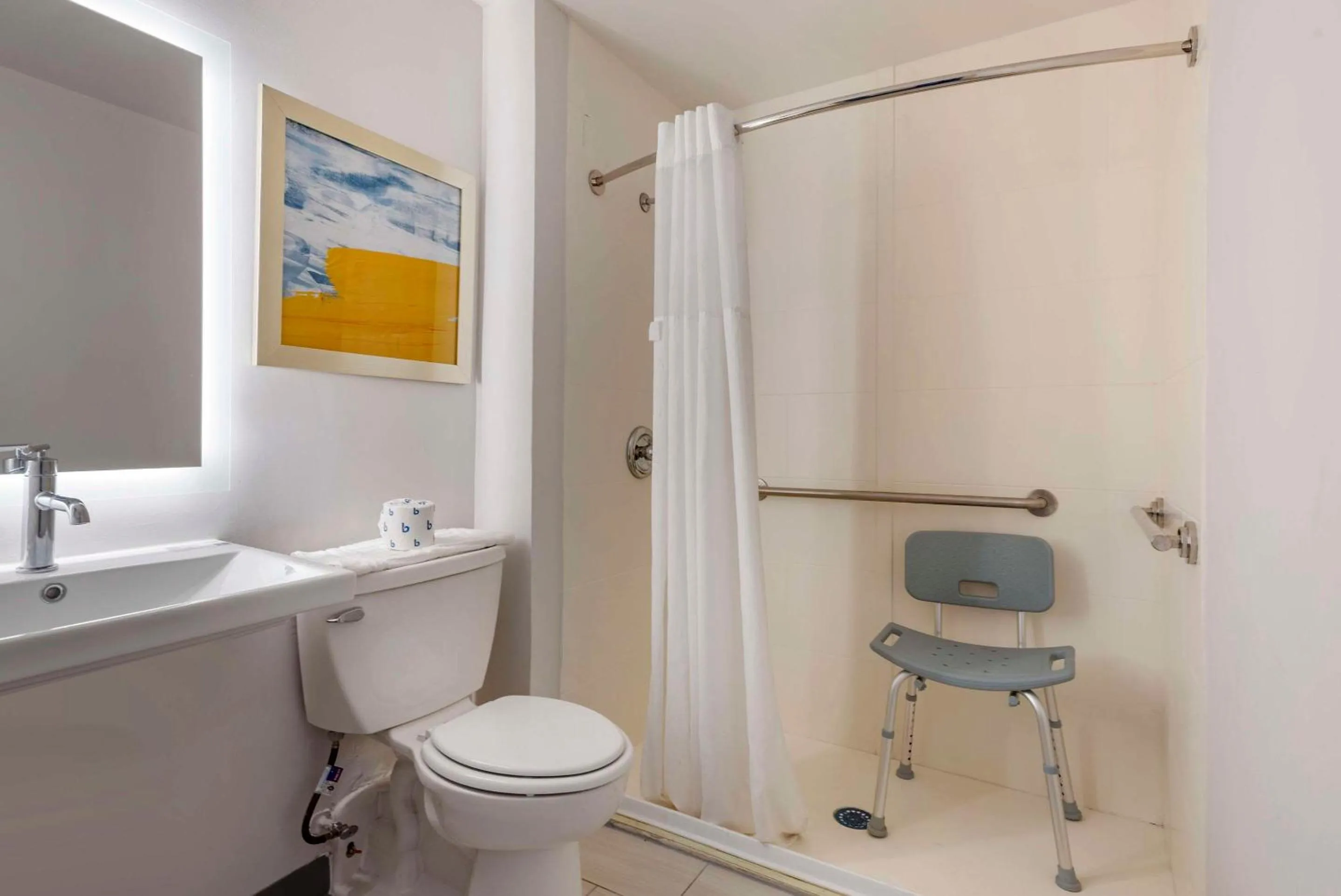 Bedroom in Comfort Inn Philadelphia International Airport West