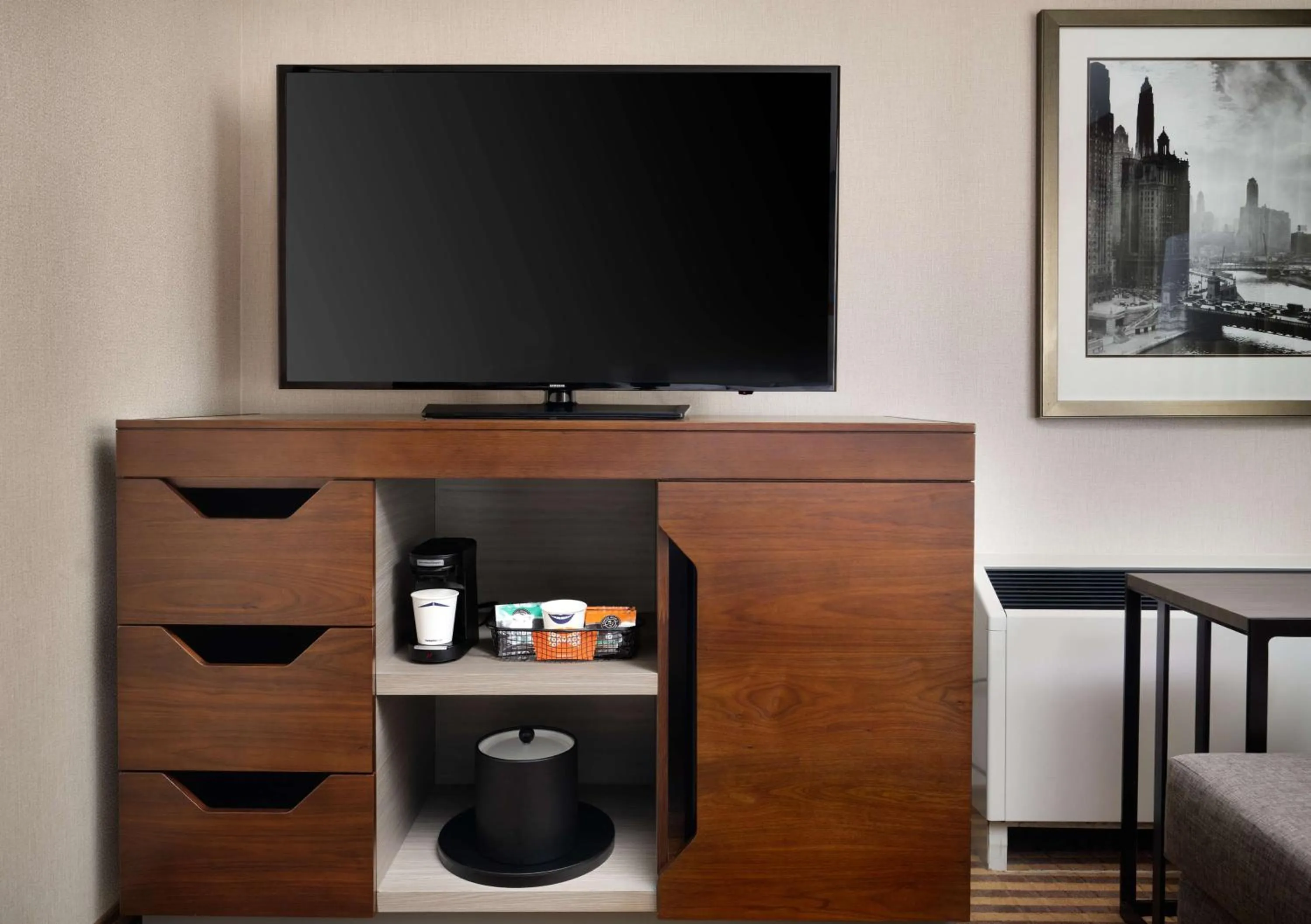 TV and multimedia in Hampton Inn Chicago Downtown/Magnificent Mile