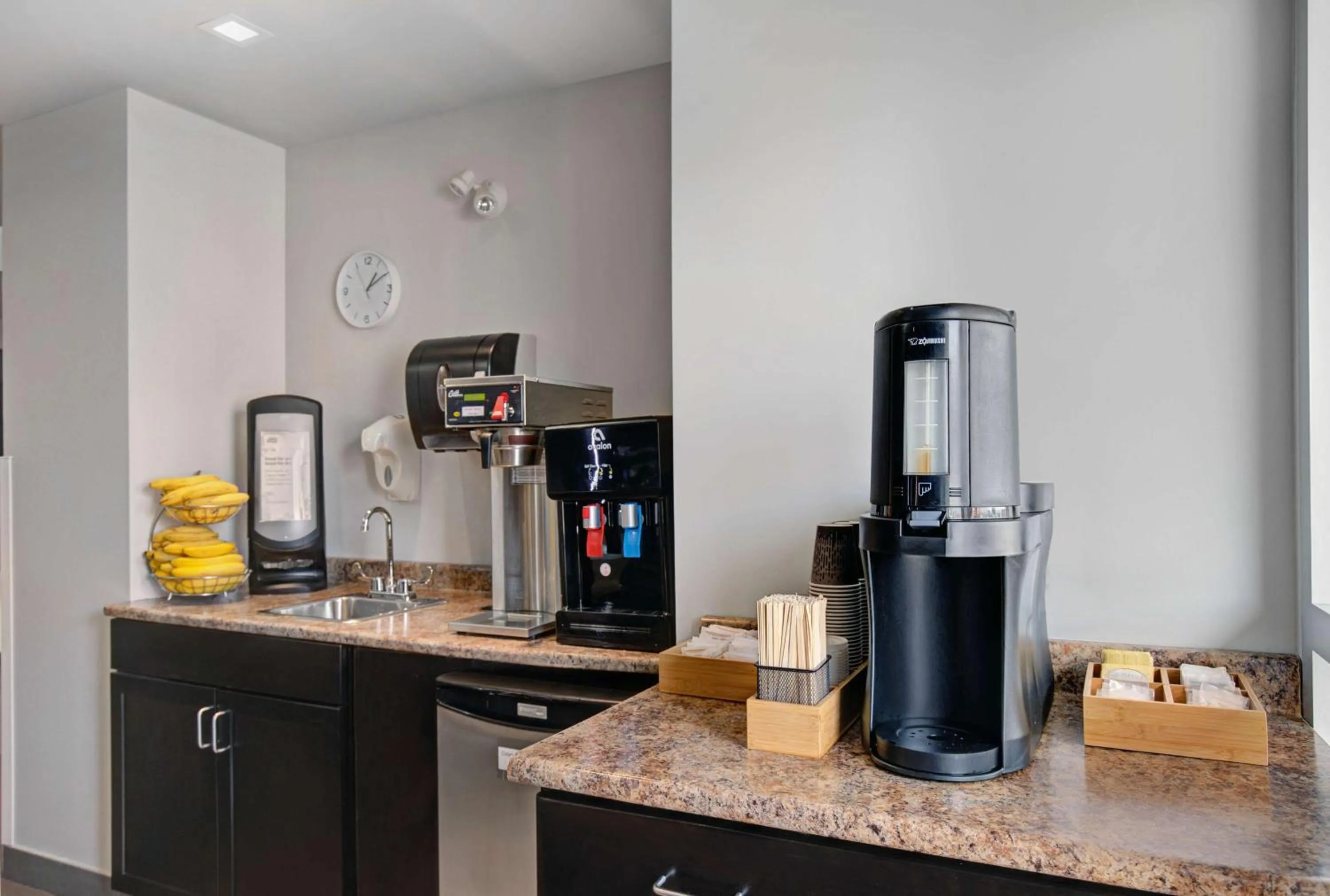 Restaurant/places to eat in Motel 6 Airdrie