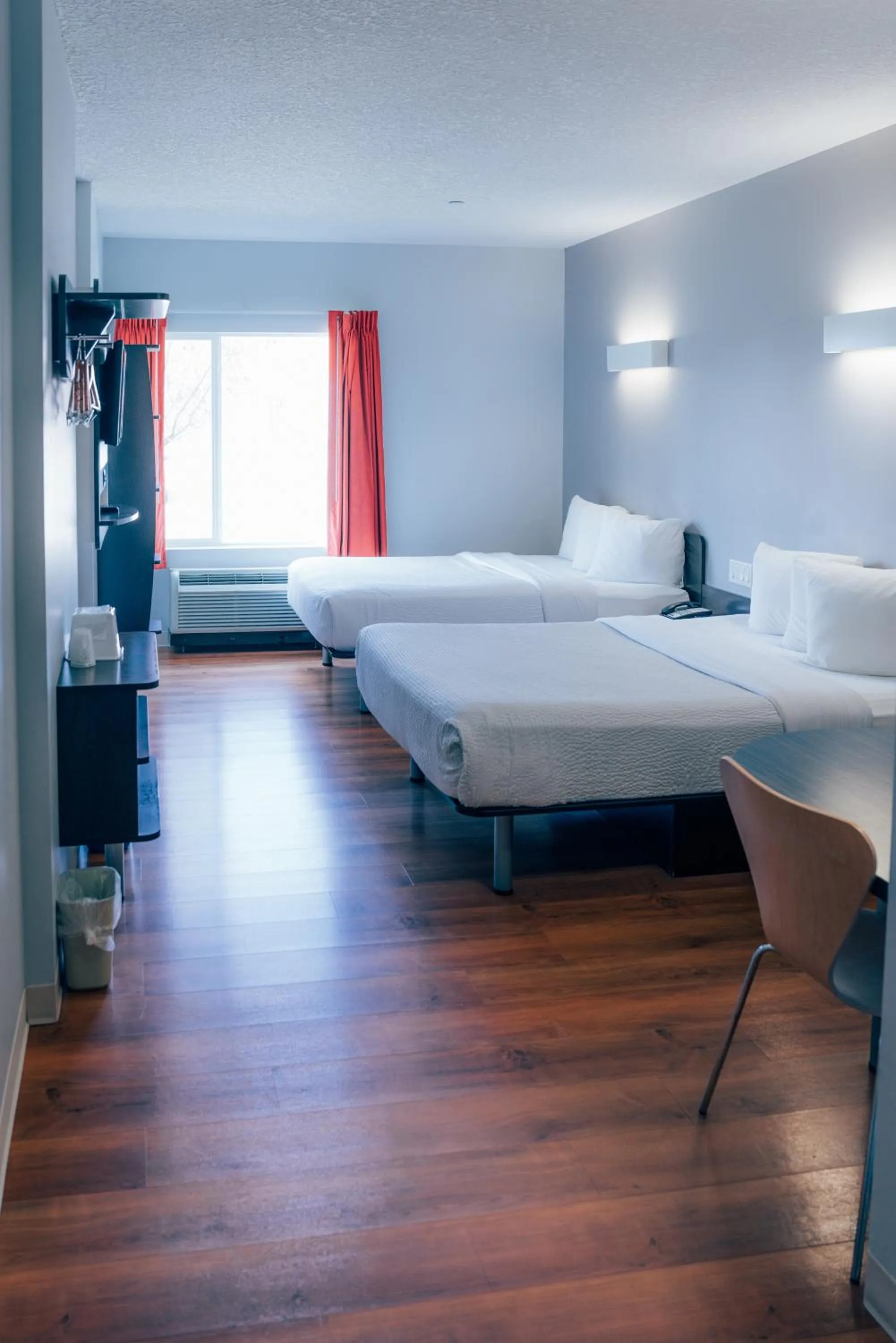 Bedroom, Bed in Motel 6 Airdrie