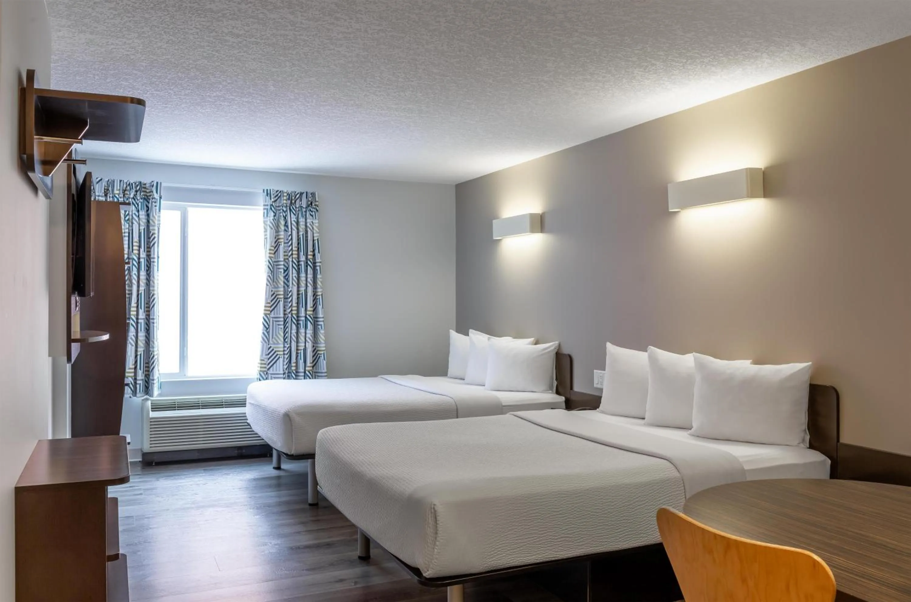 Bedroom, Bed in Motel 6 Airdrie